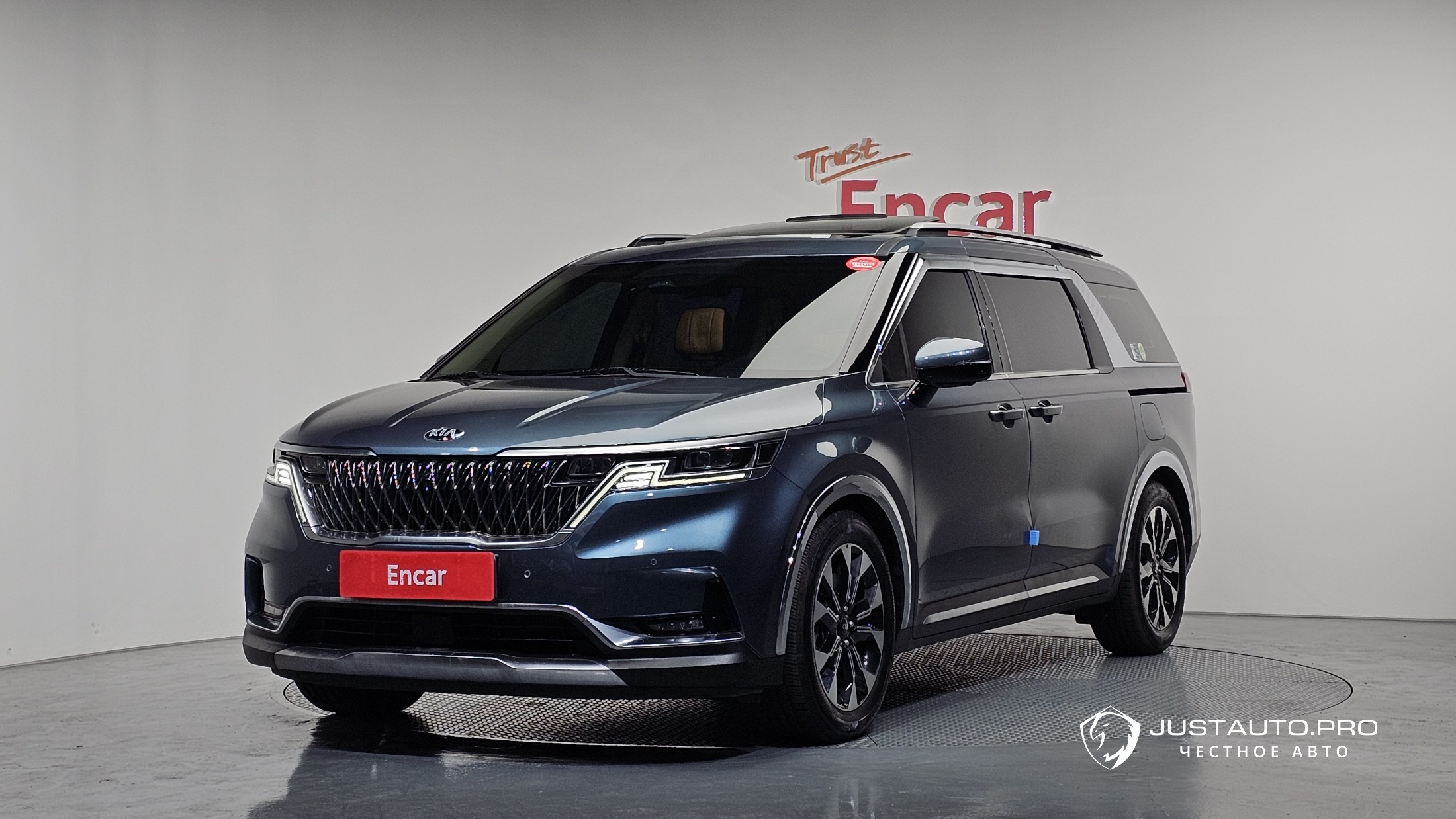 Автомобиль Kia Canival