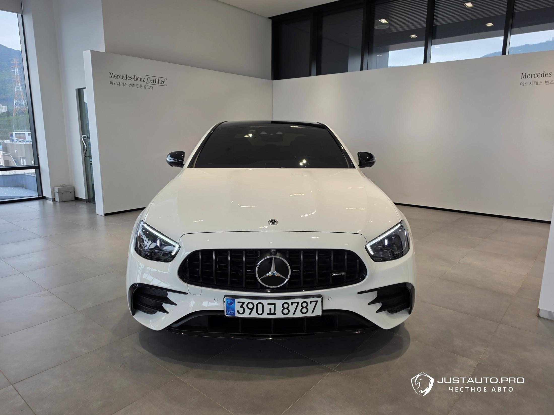 Автомобиль Mercedes-Benz E-Class
