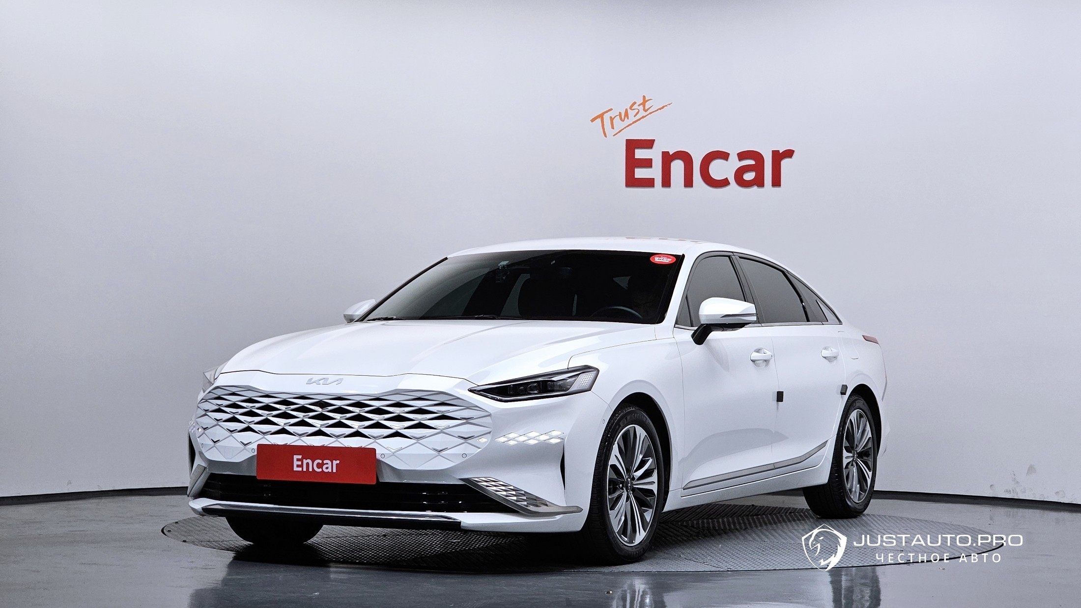 Автомобиль Kia K8