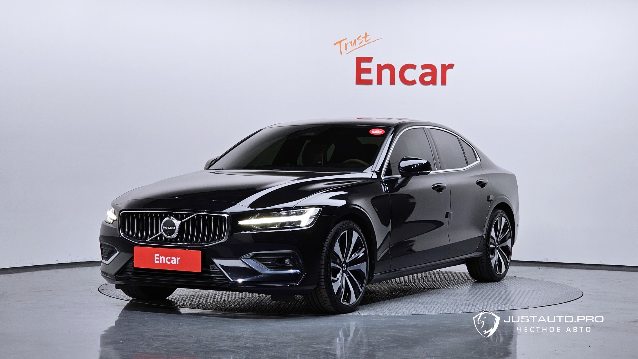 Автомобиль Volvo S60