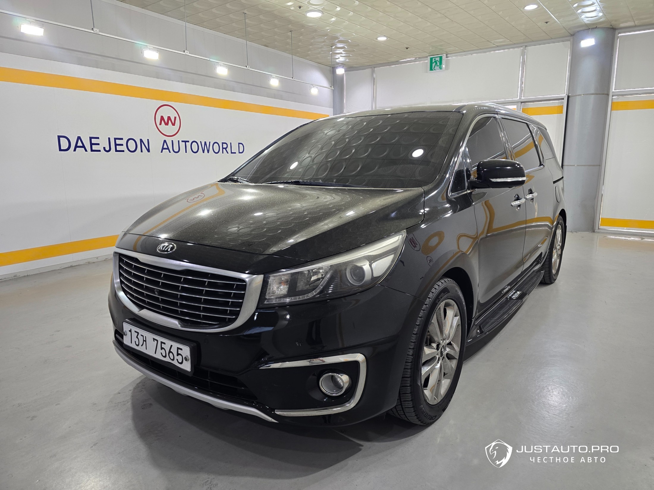 Автомобиль Kia Canival