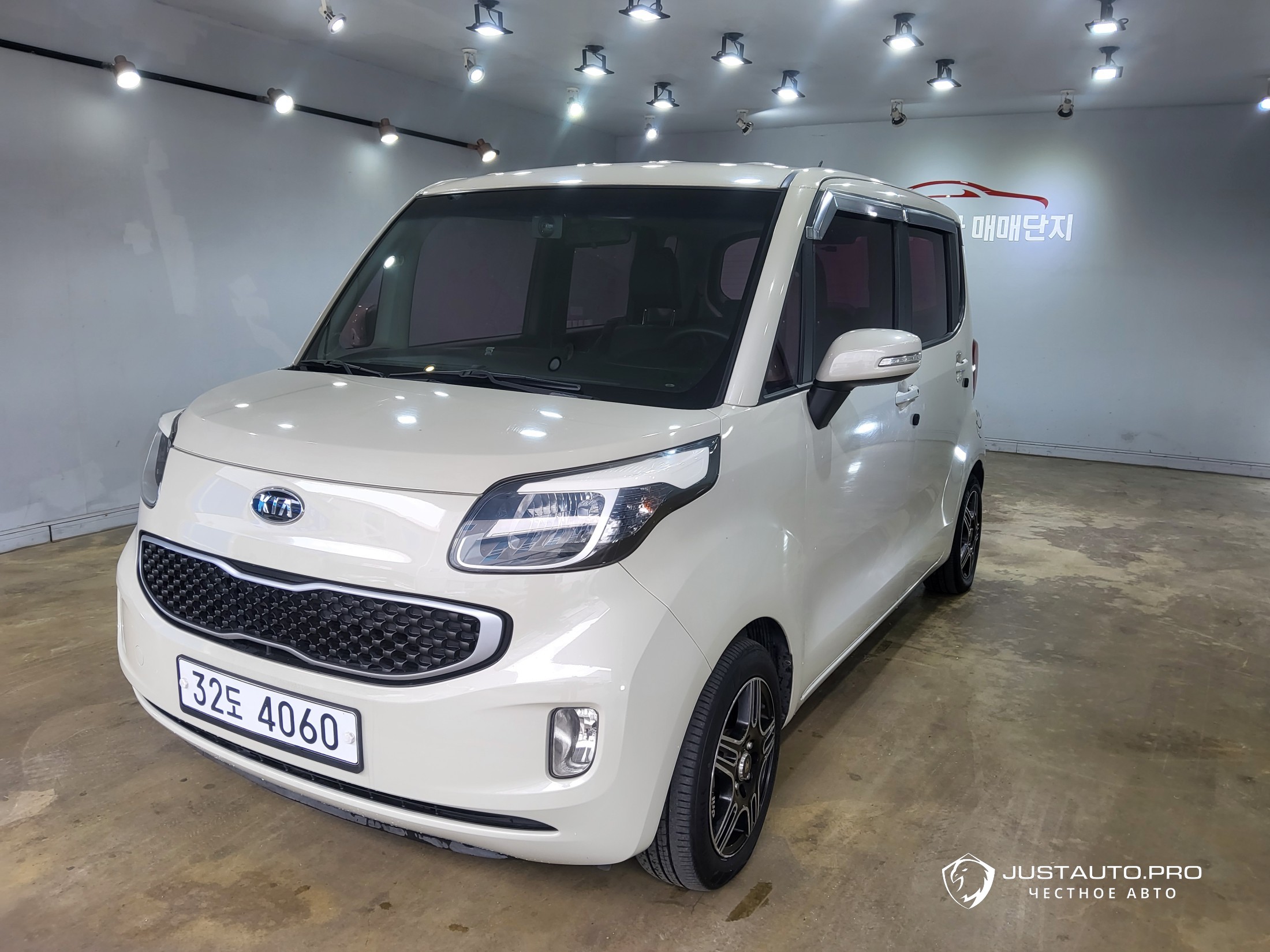 Автомобиль Kia RAY