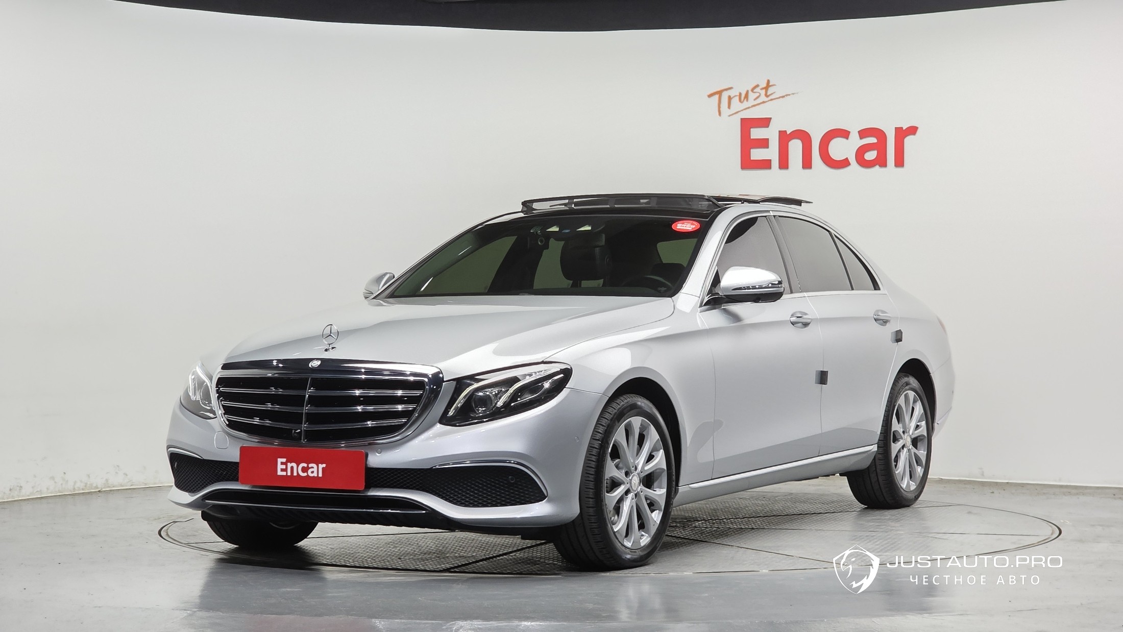 Автомобиль Mercedes-Benz E-Class