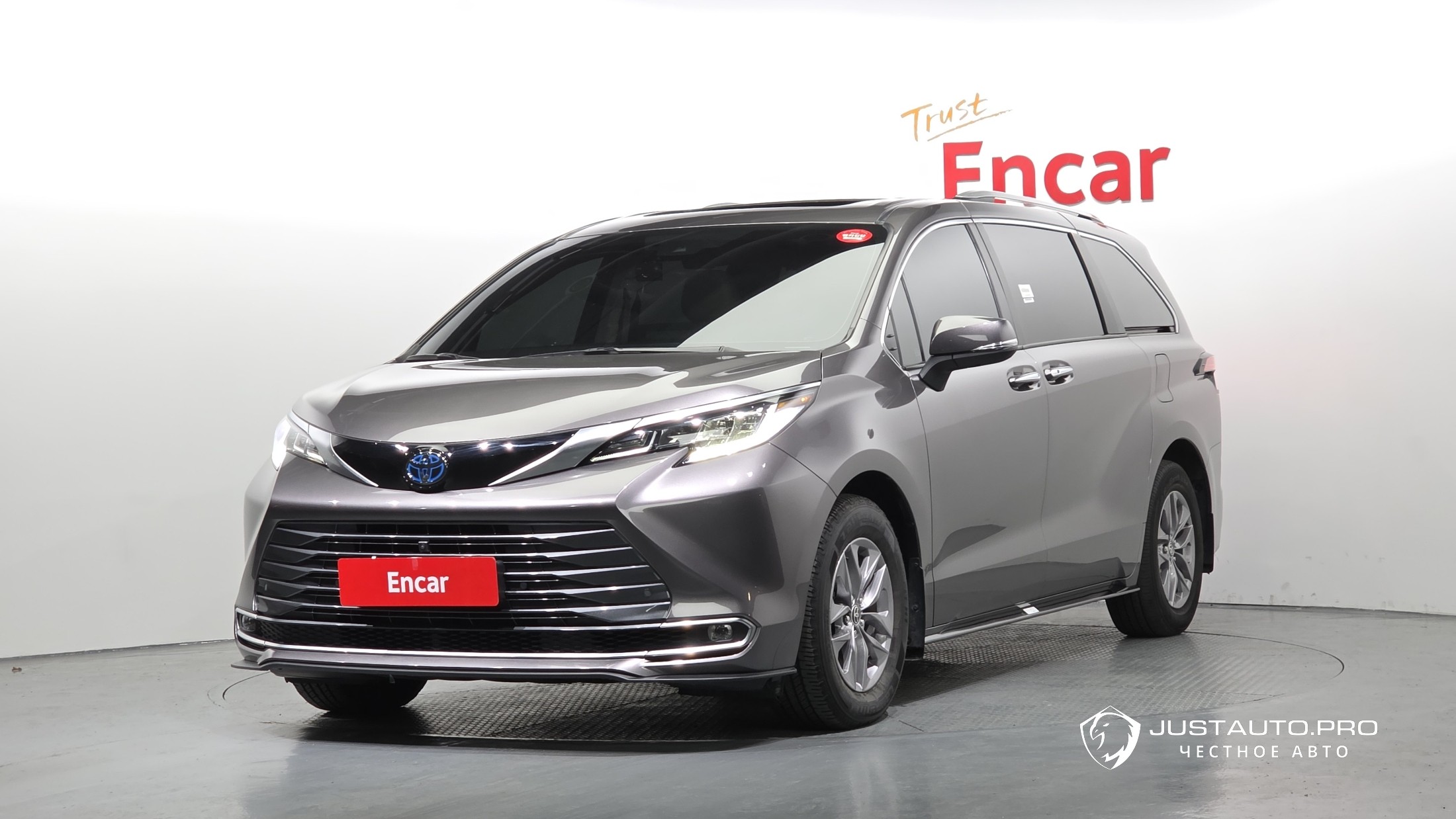 Автомобиль Toyota Sienna