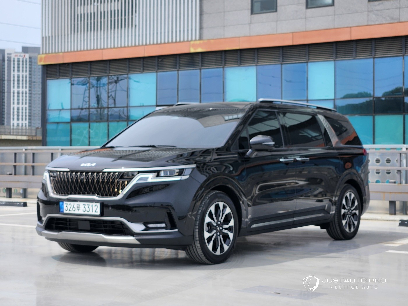 Автомобиль Kia Canival
