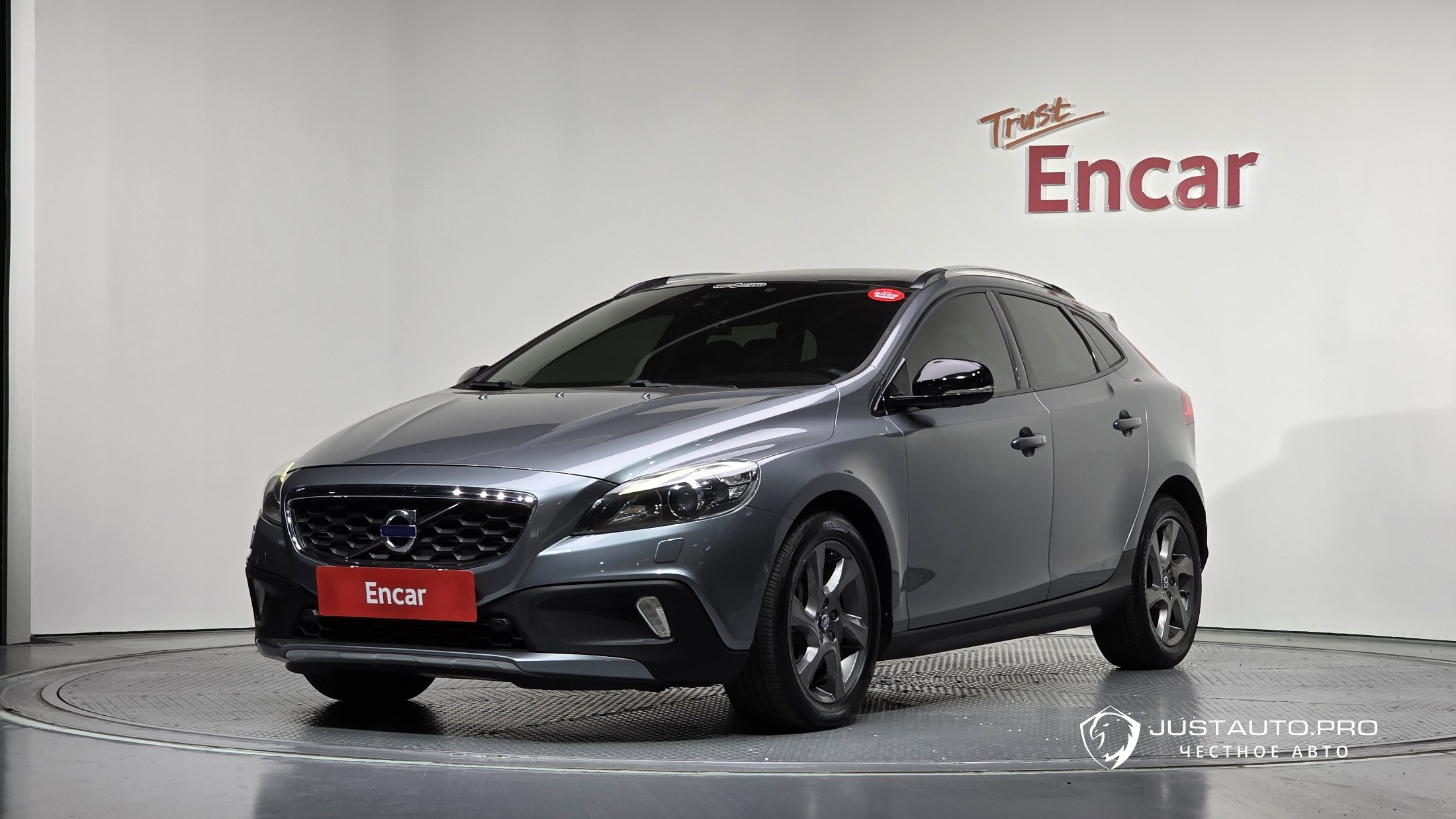 Автомобиль Volvo V40