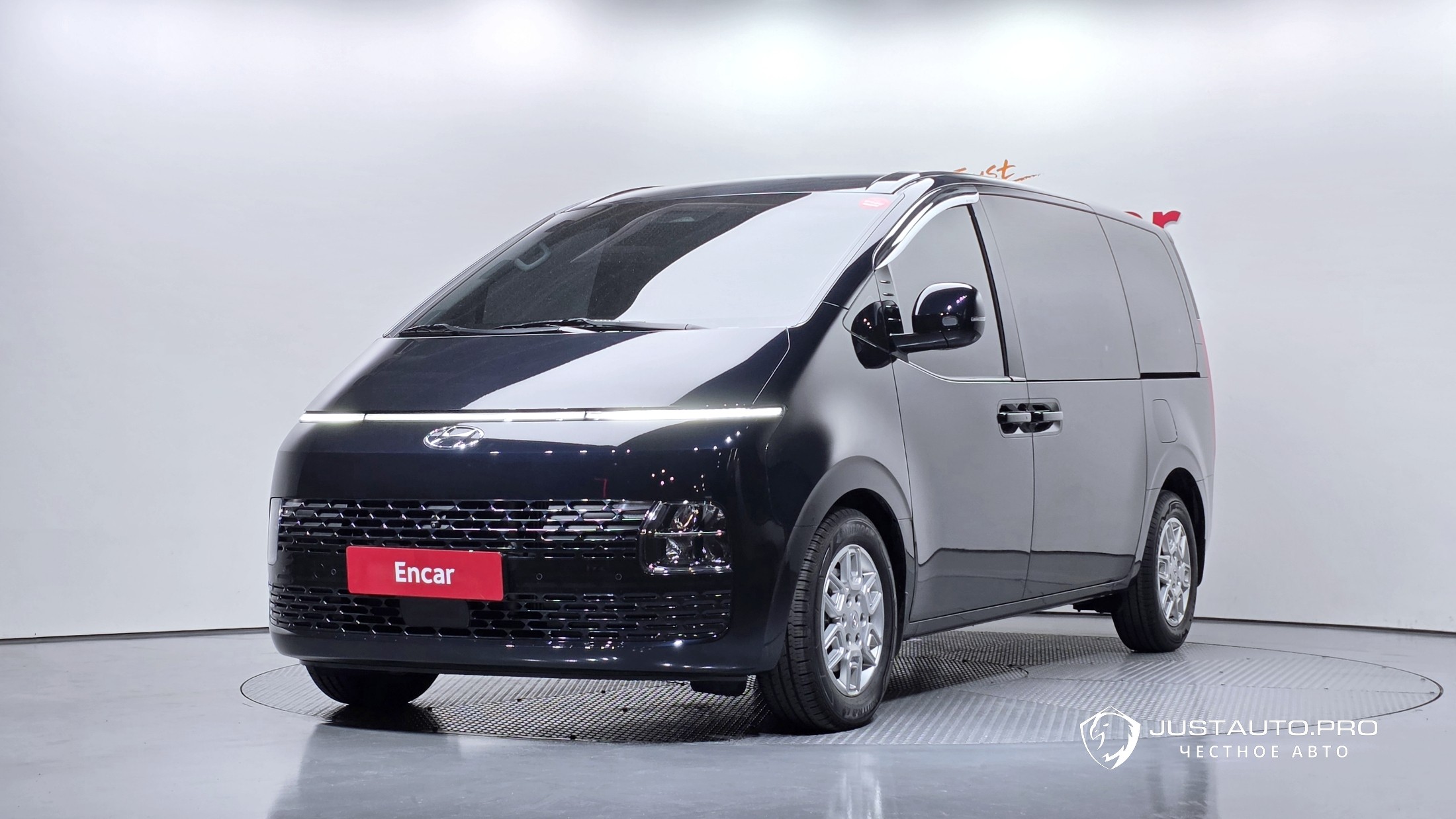 Автомобиль Hyundai Staria