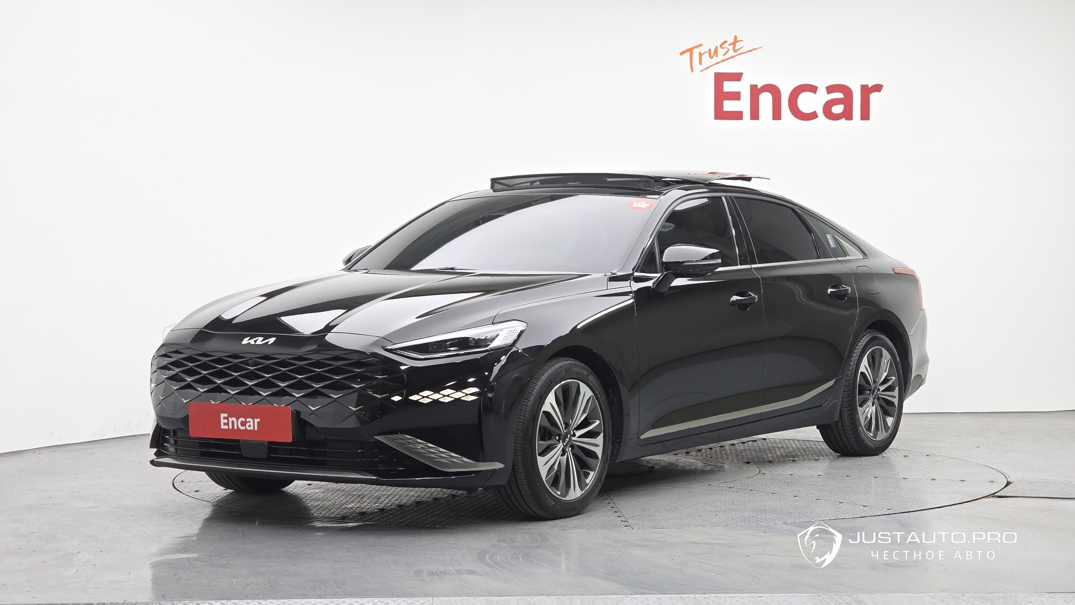 Автомобиль Kia K8