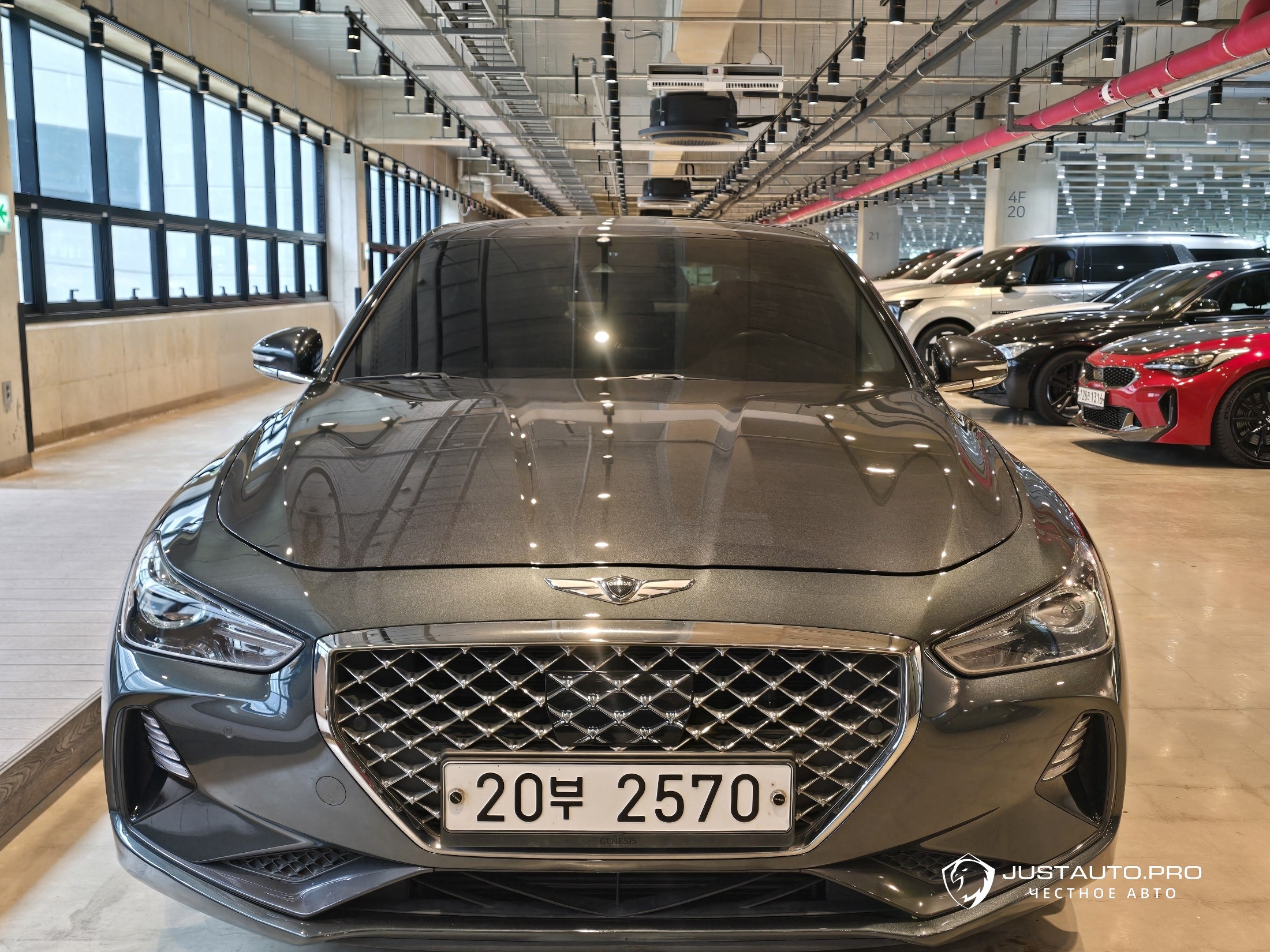 Автомобиль Genesis G70