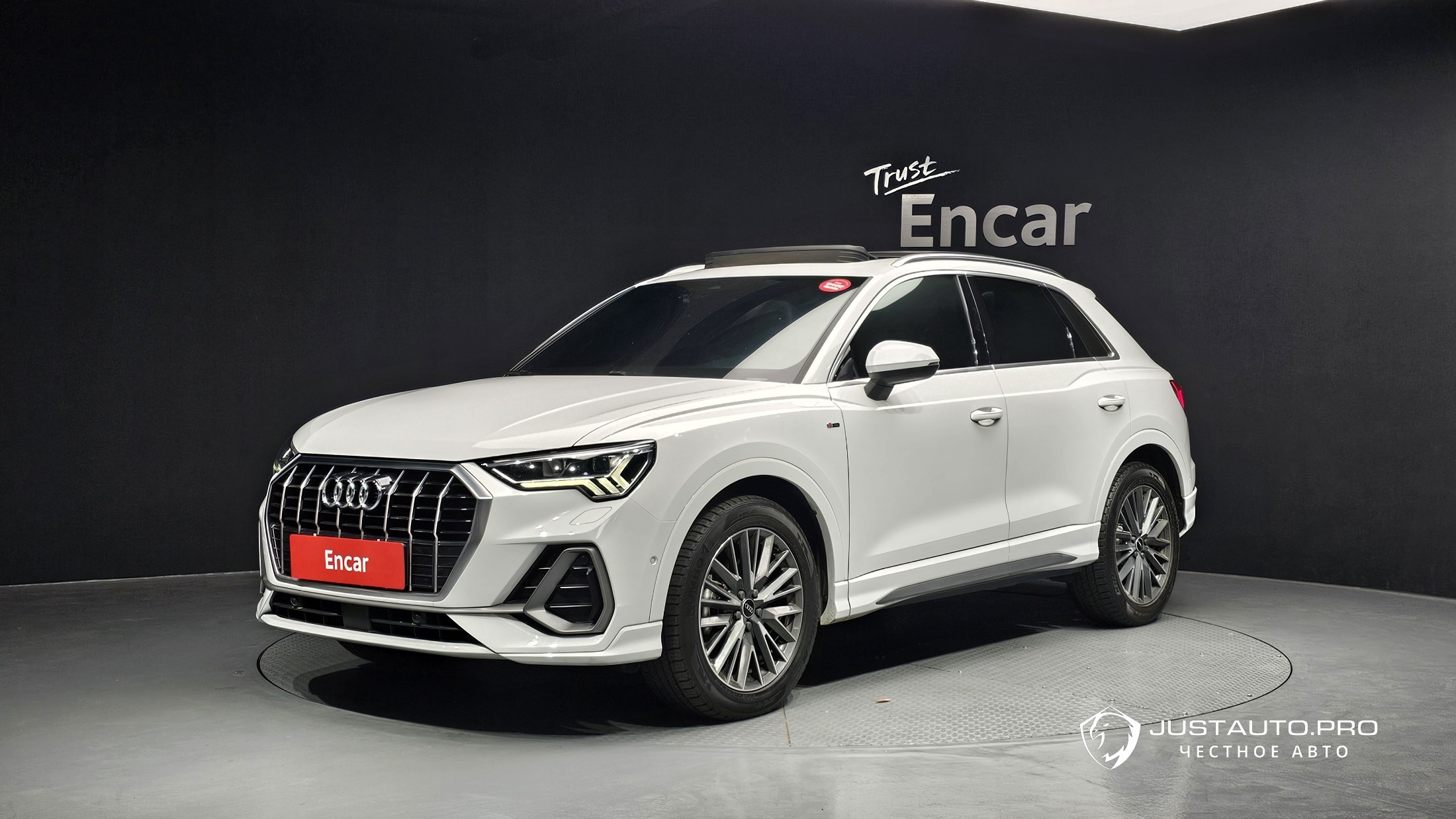 Автомобиль Audi Q3