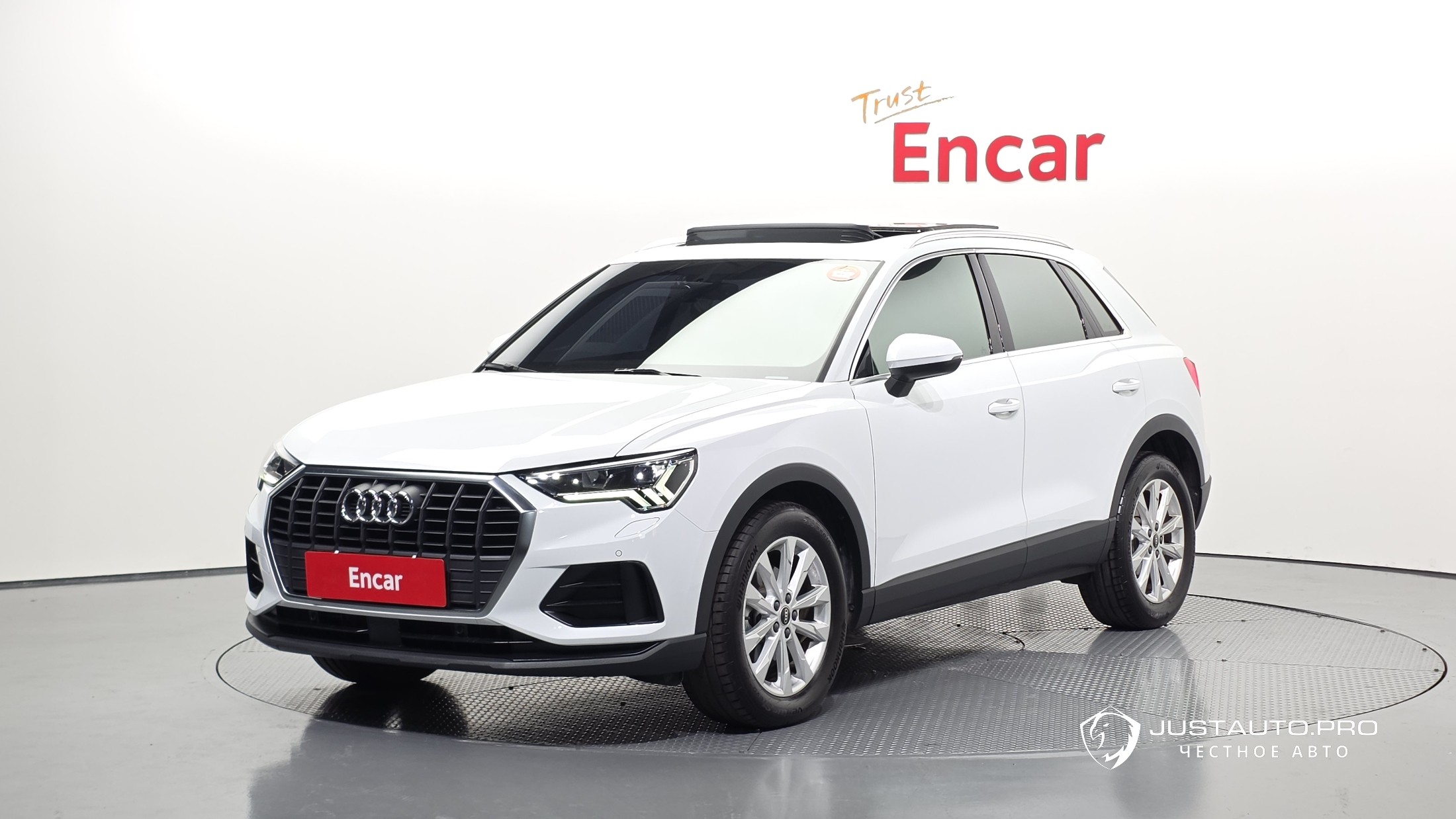 Автомобиль Audi Q3