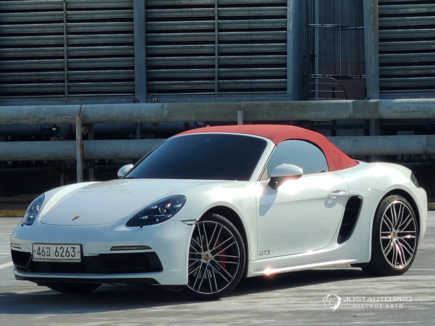 Автомобиль Porsche 718