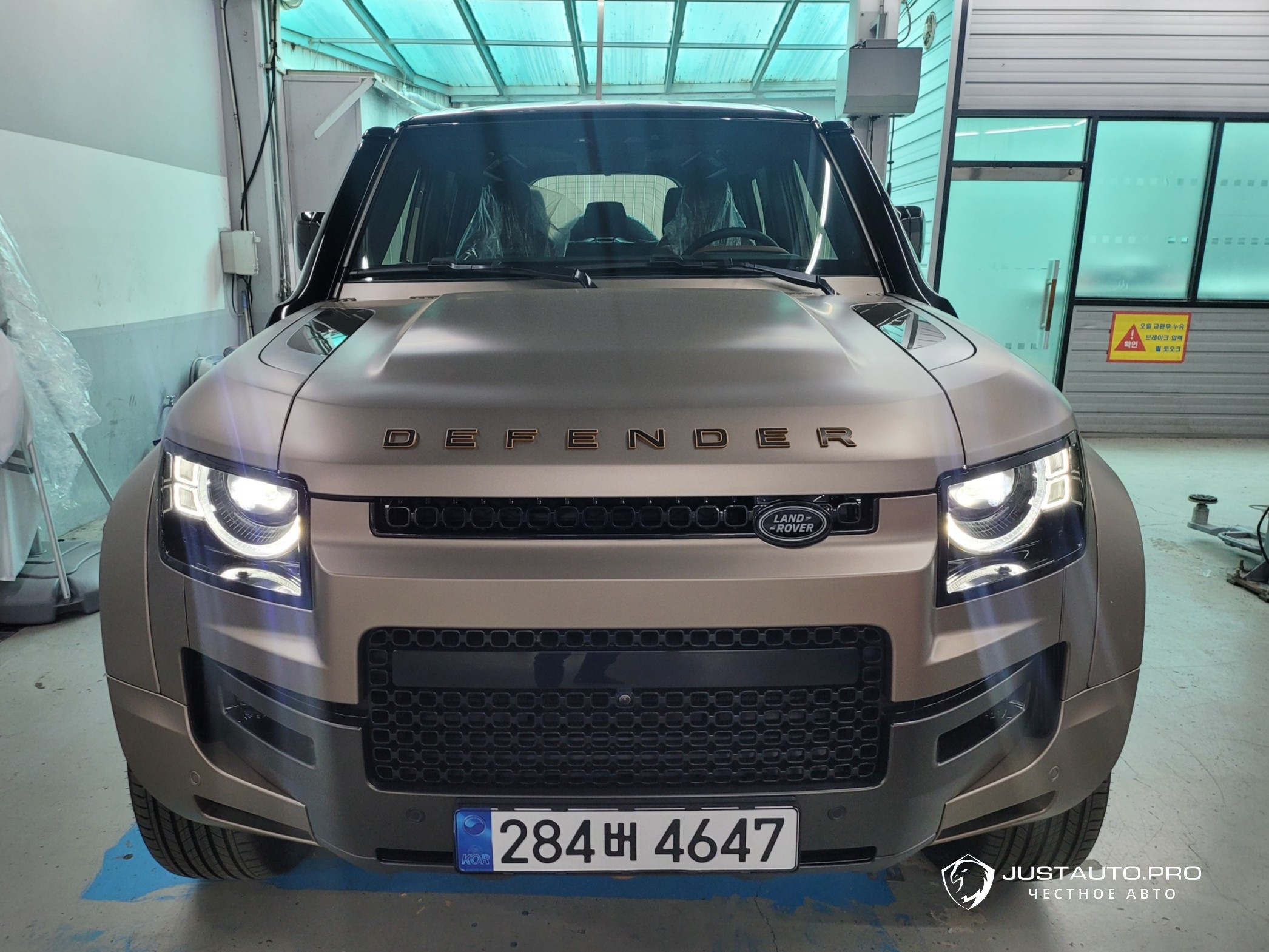 Автомобиль Land Rover Defender