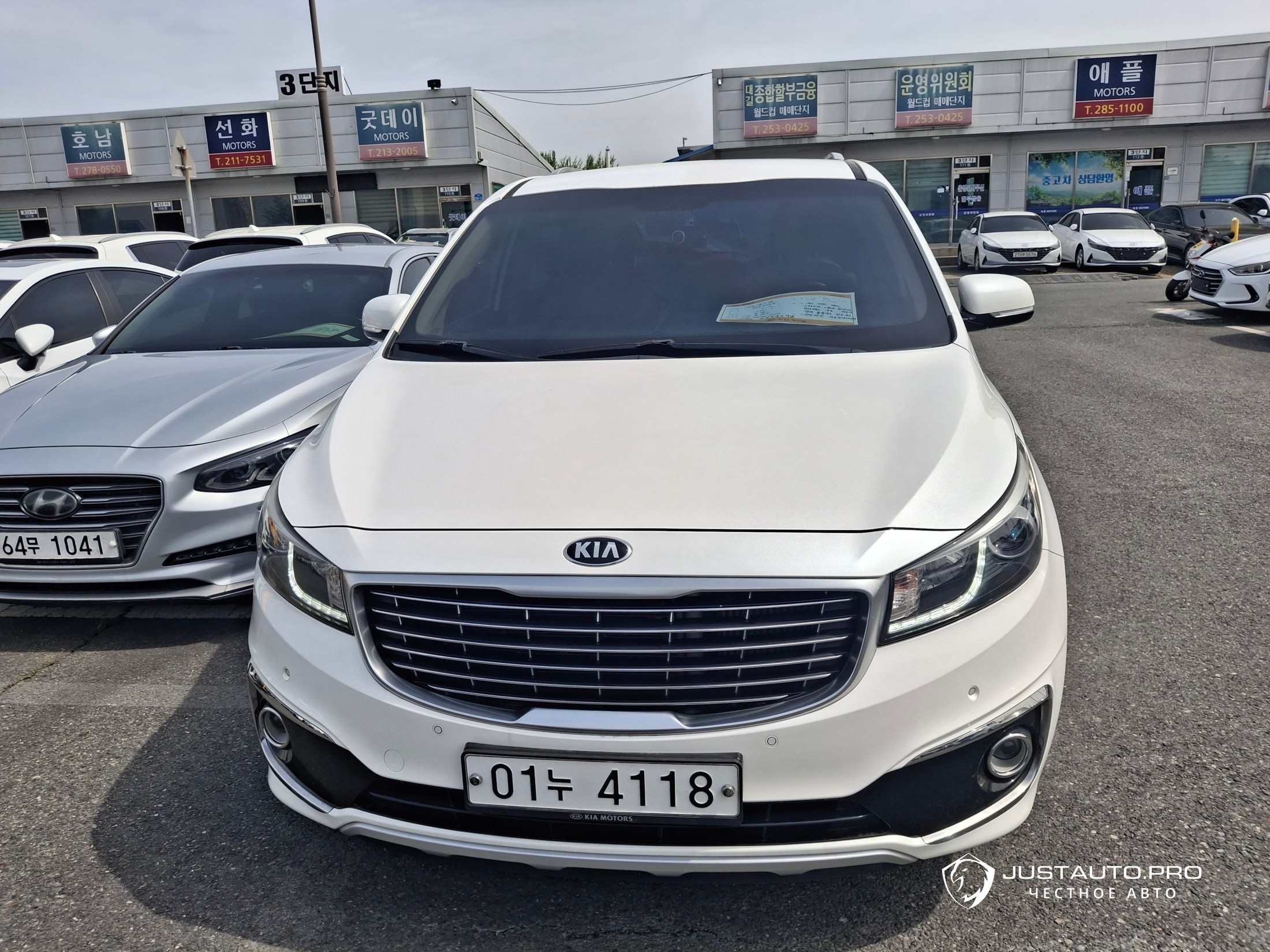 Автомобиль Kia Canival