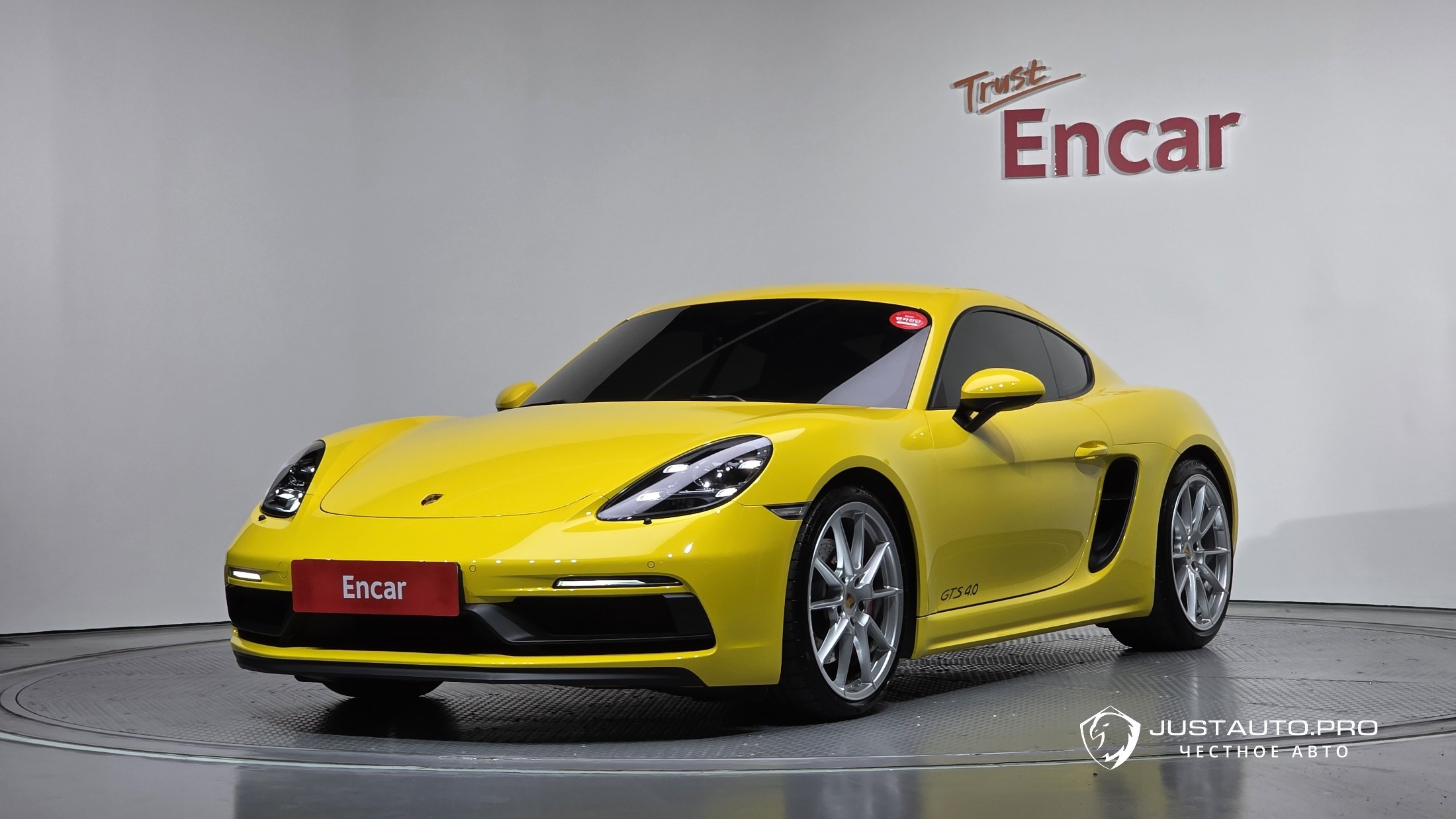 Автомобиль Porsche 718