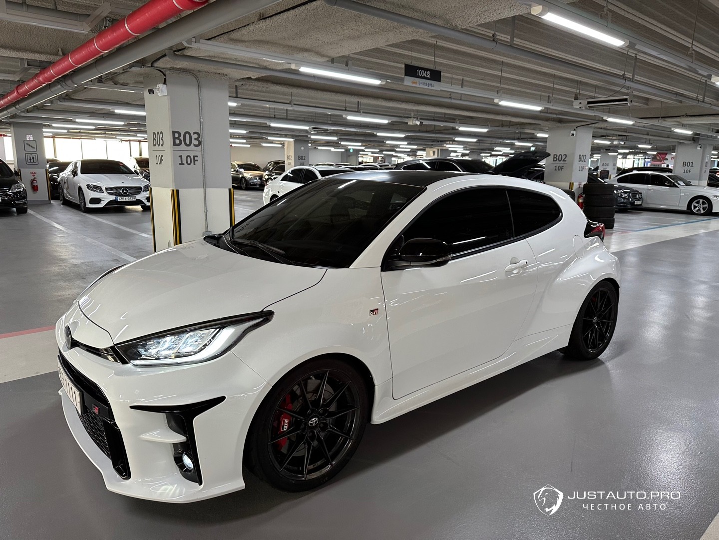 Автомобиль Toyota Yaris(Vitz)