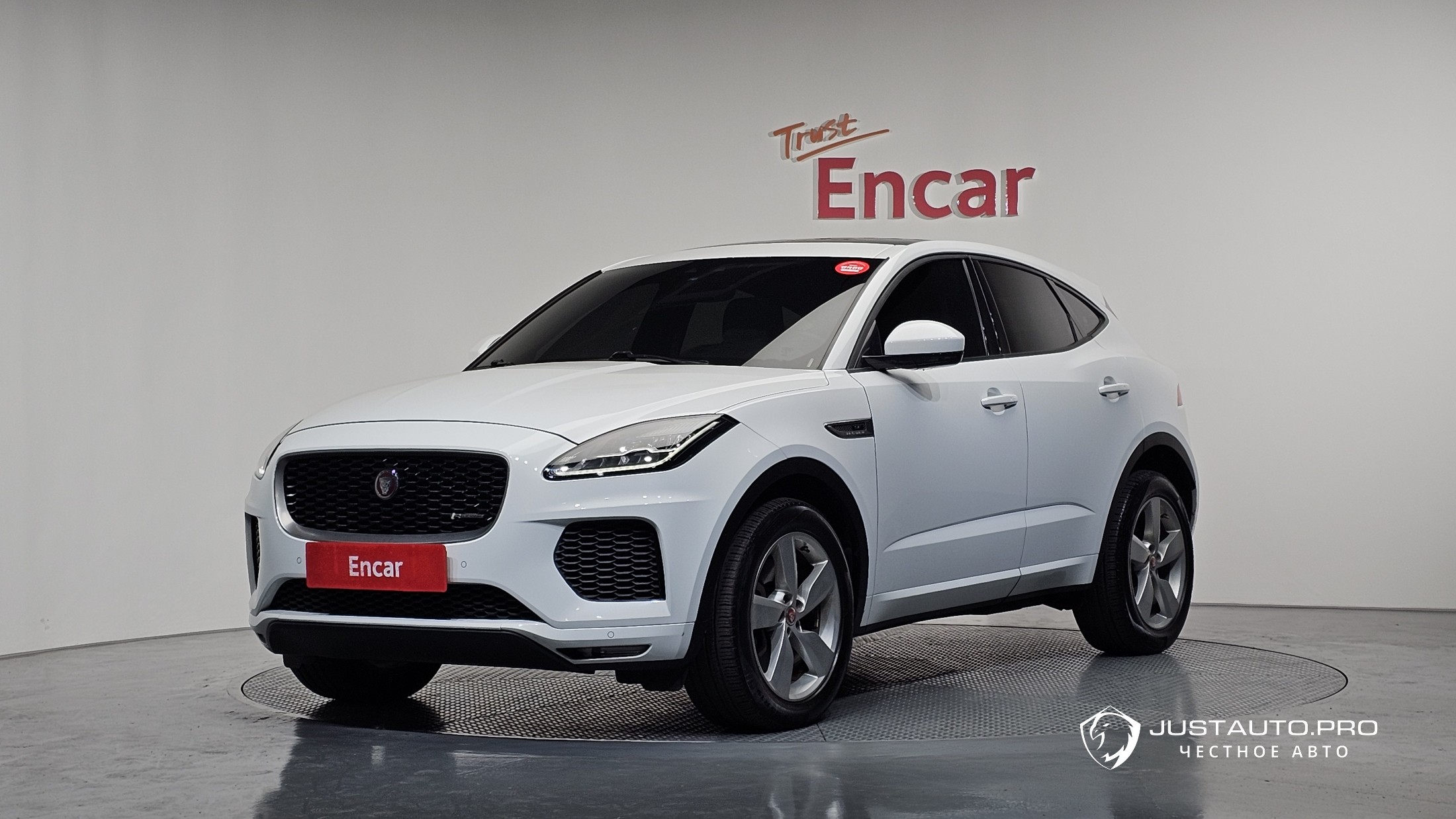 Автомобиль Jaguar E-PACE