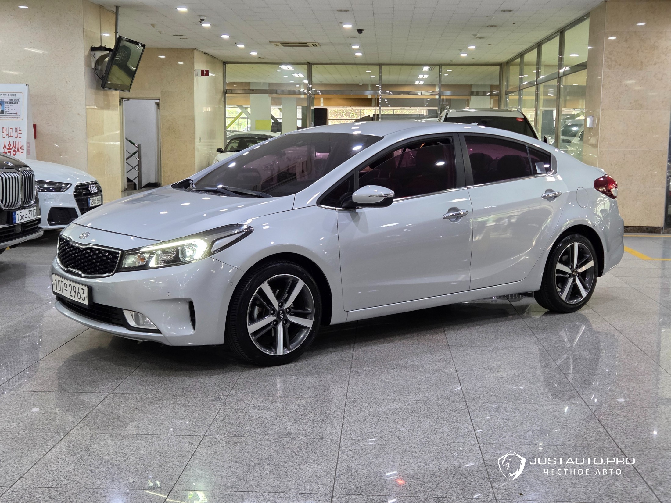 Автомобиль Kia K3