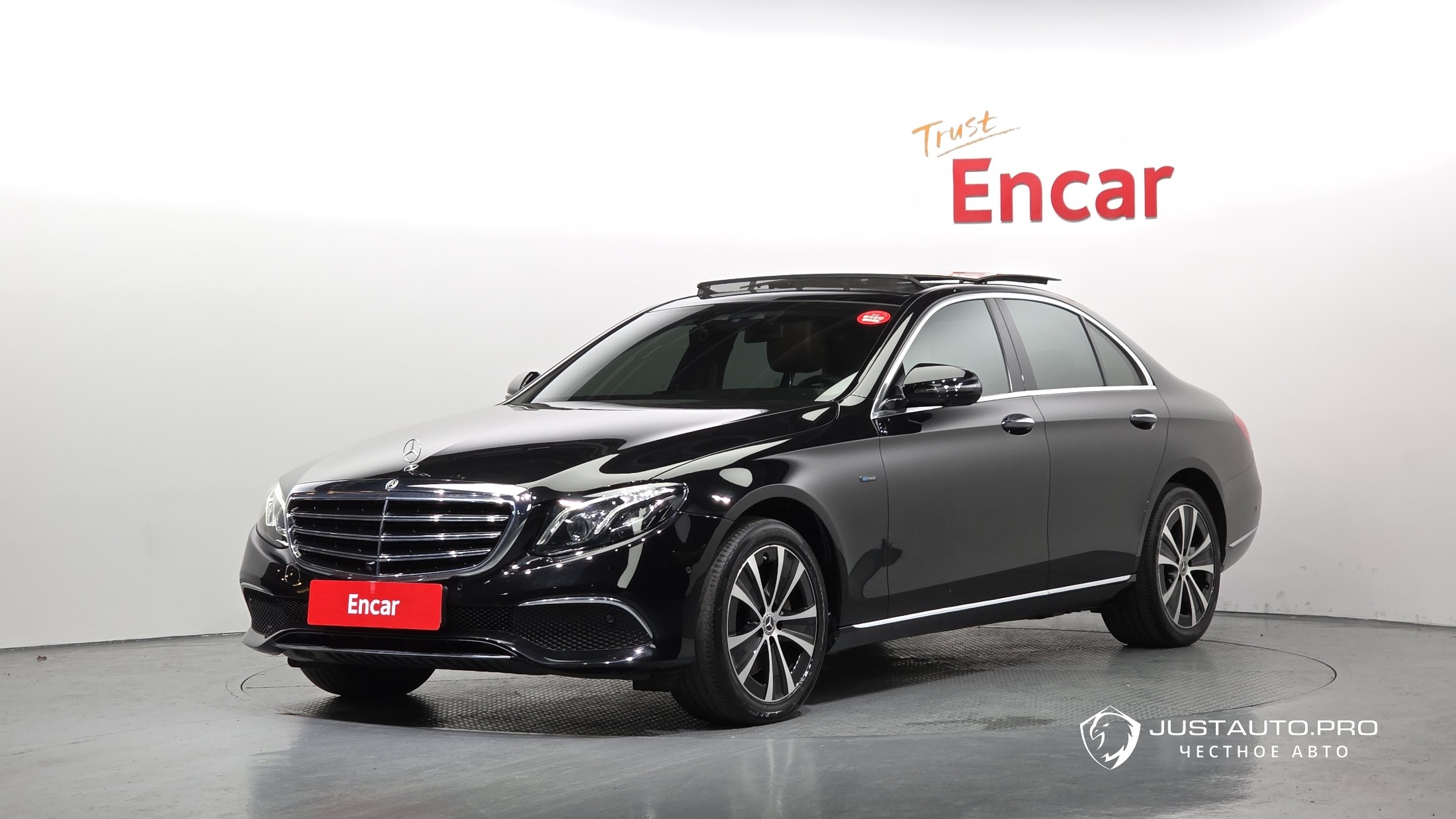 Автомобиль Mercedes-Benz E-Class