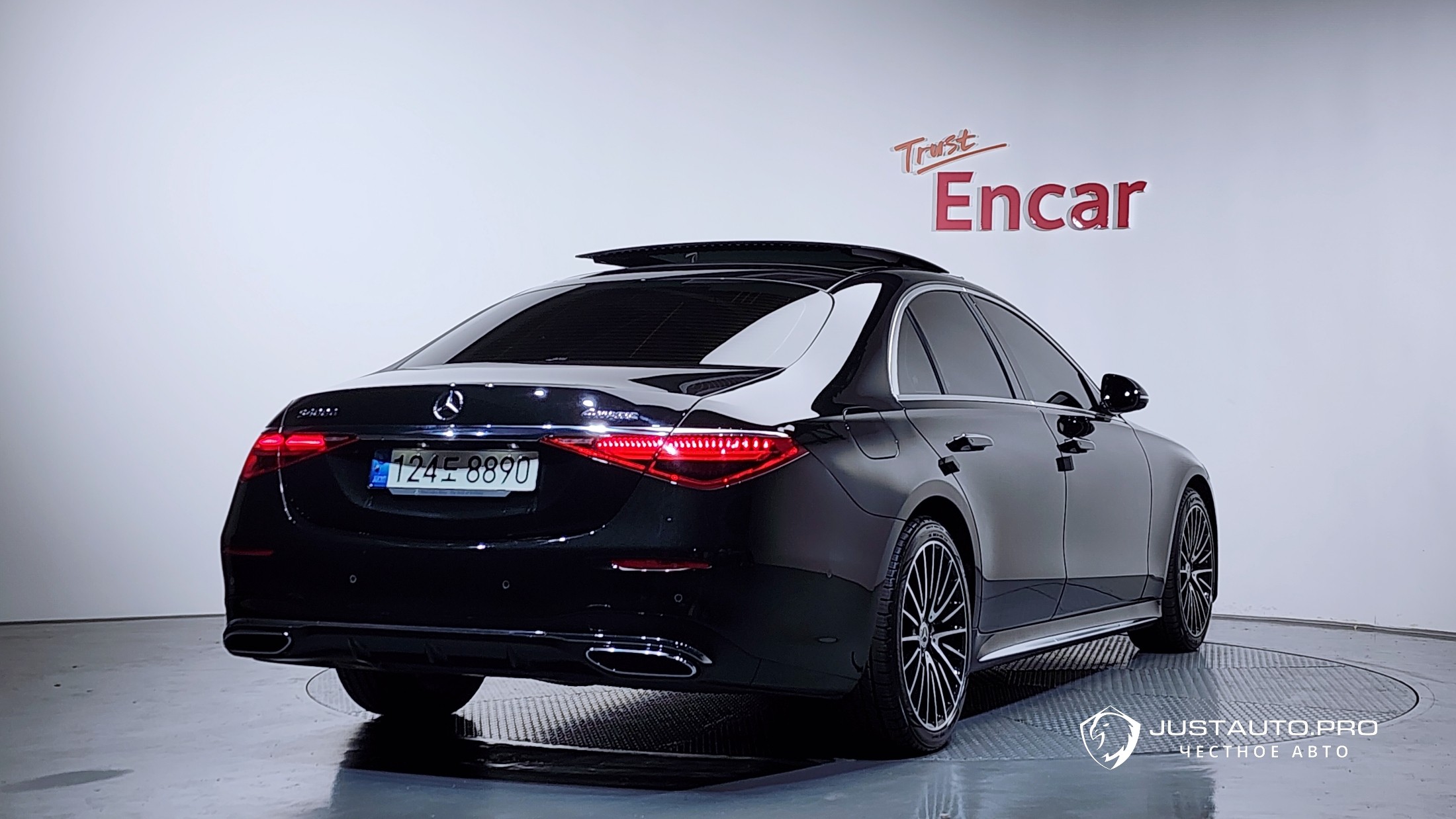 Автомобиль Mercedes-Benz S-Class