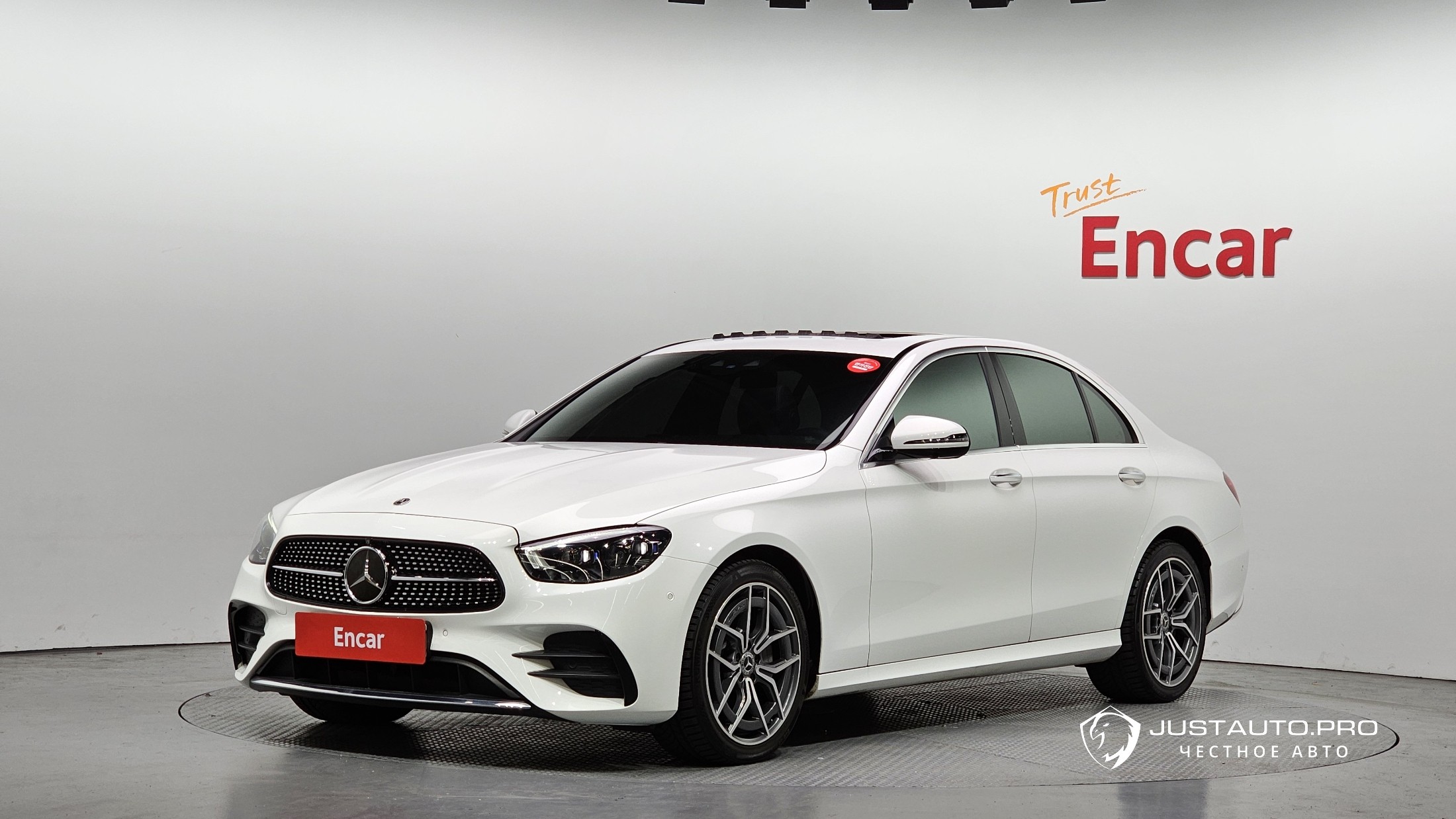 Автомобиль Mercedes-Benz E-Class