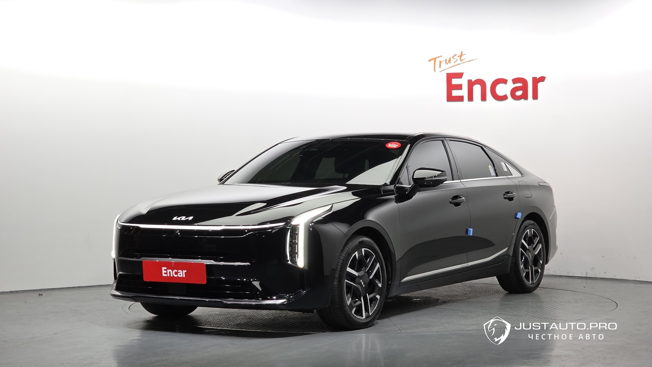 Автомобиль Kia K8