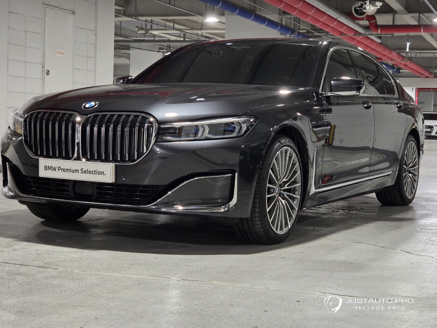Автомобиль BMW 7-Series