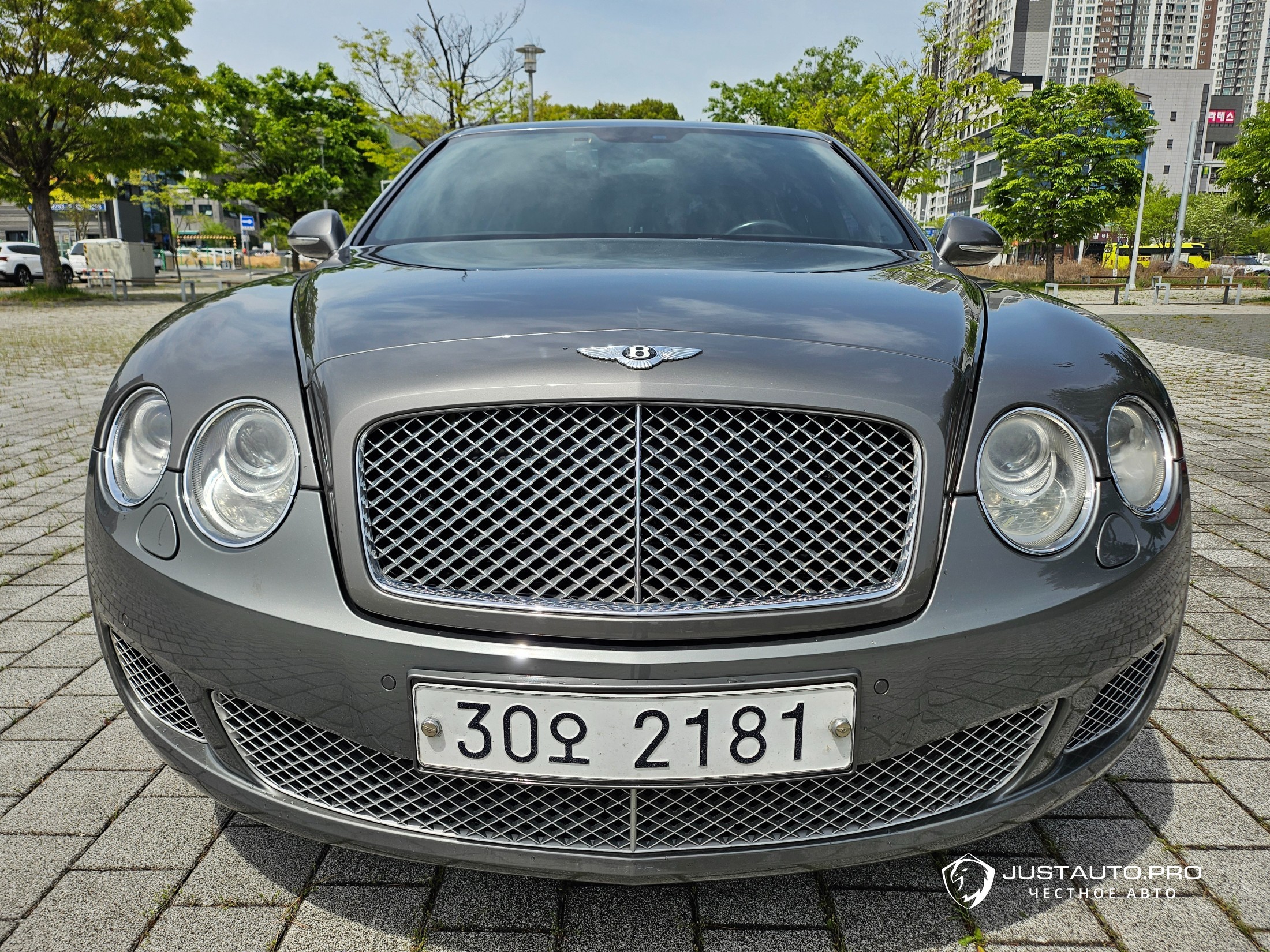 Автомобиль Bentley Flying Spur