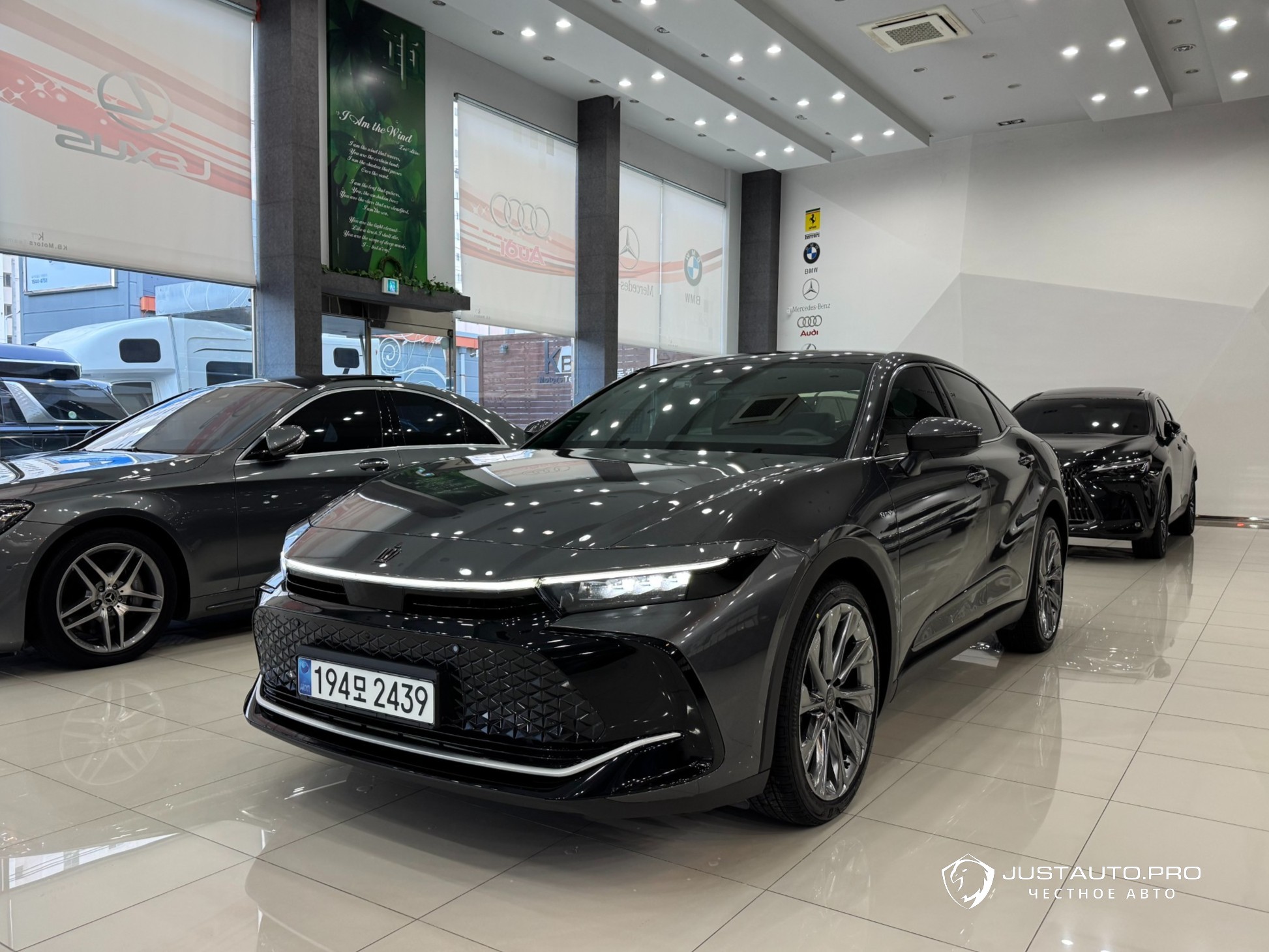 Автомобиль Toyota Crown
