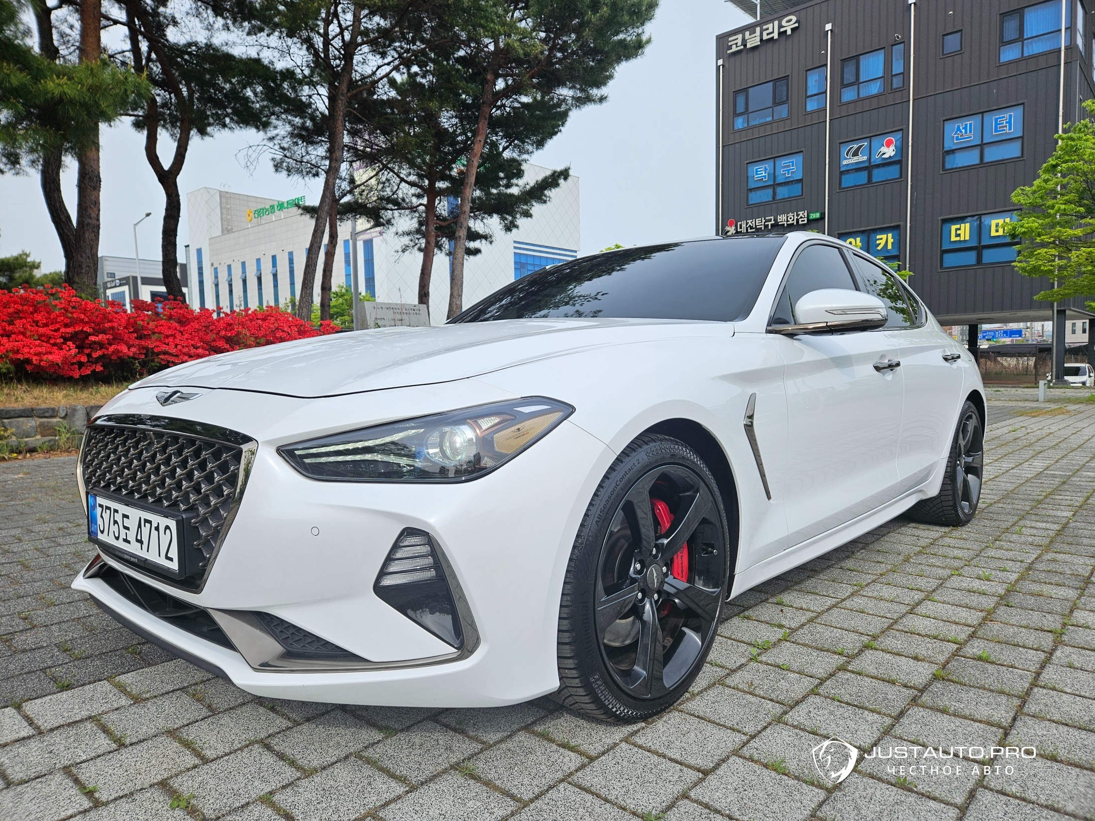 Автомобиль Genesis G70