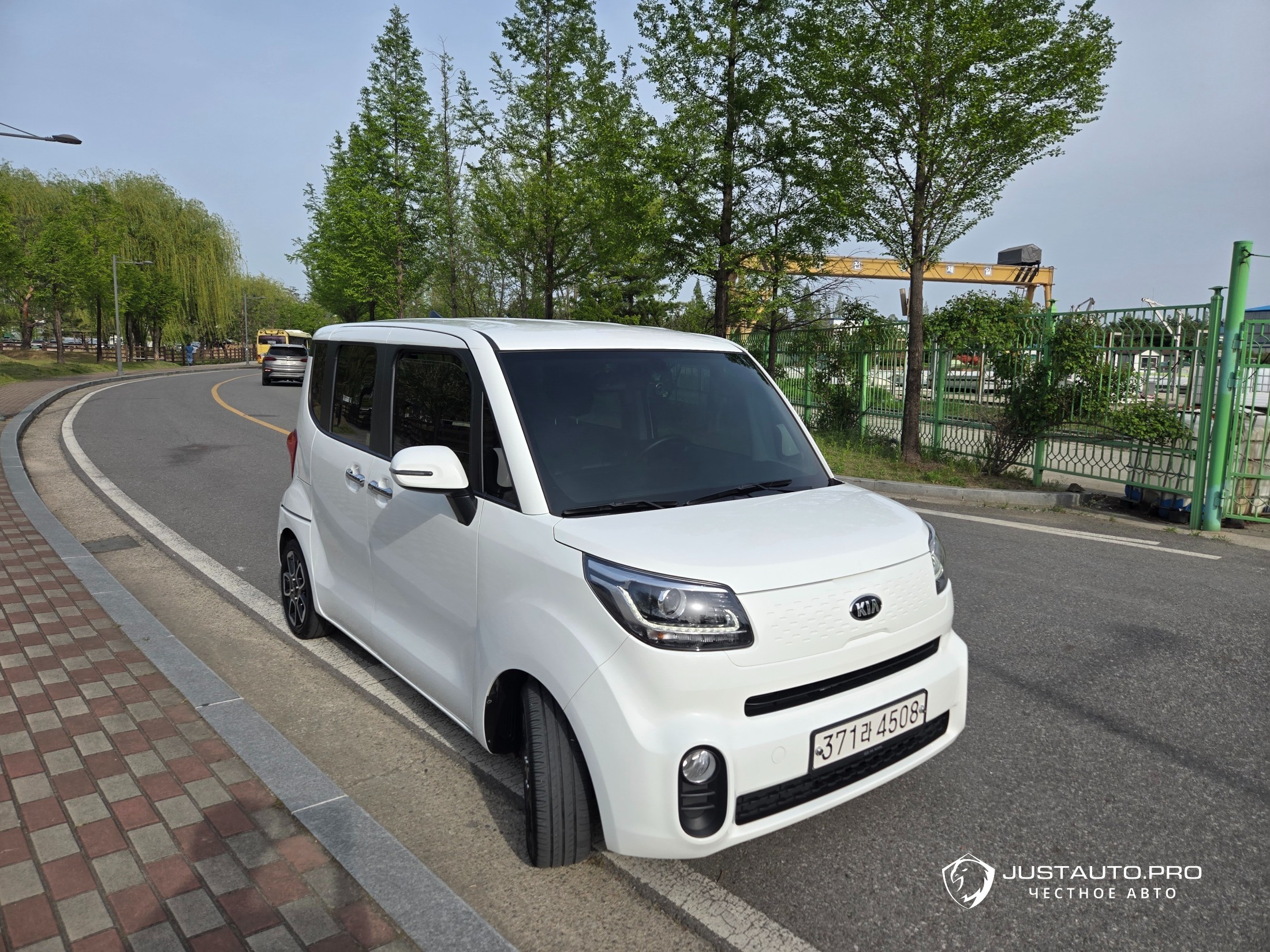 Автомобиль Kia RAY