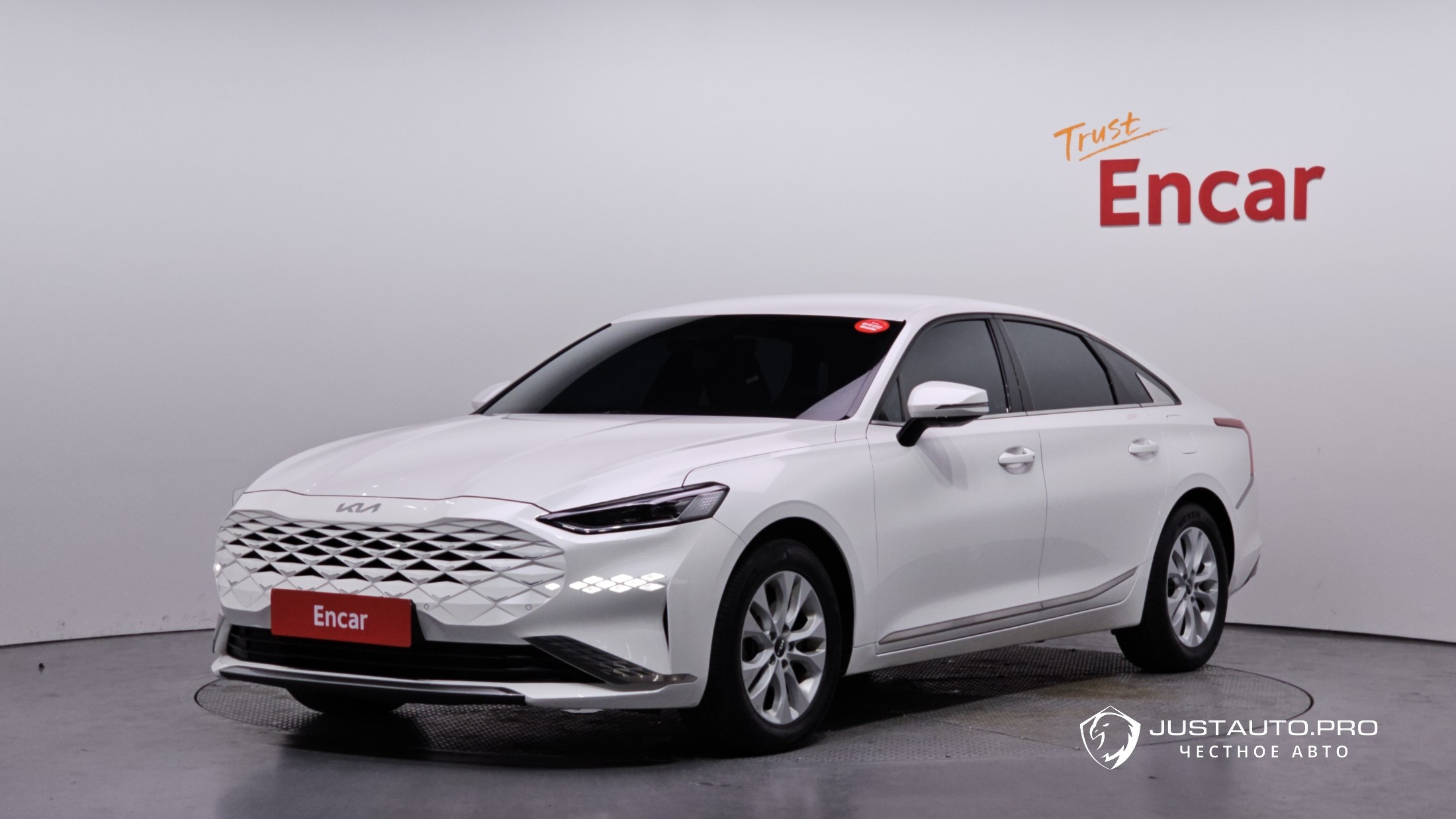Автомобиль Kia K8