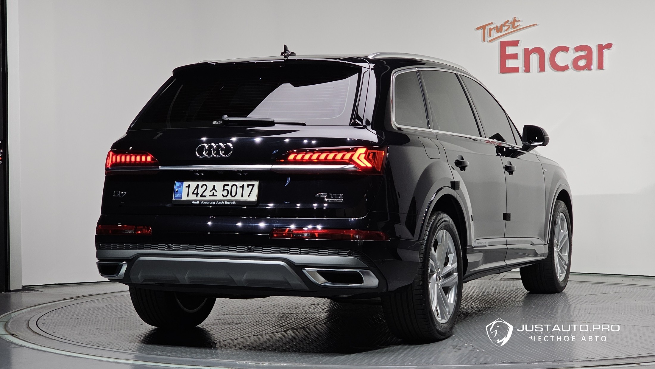 Автомобиль Audi Q7