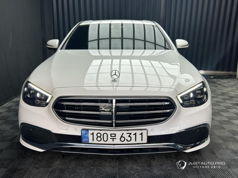 Автомобиль Mercedes-Benz E-Class