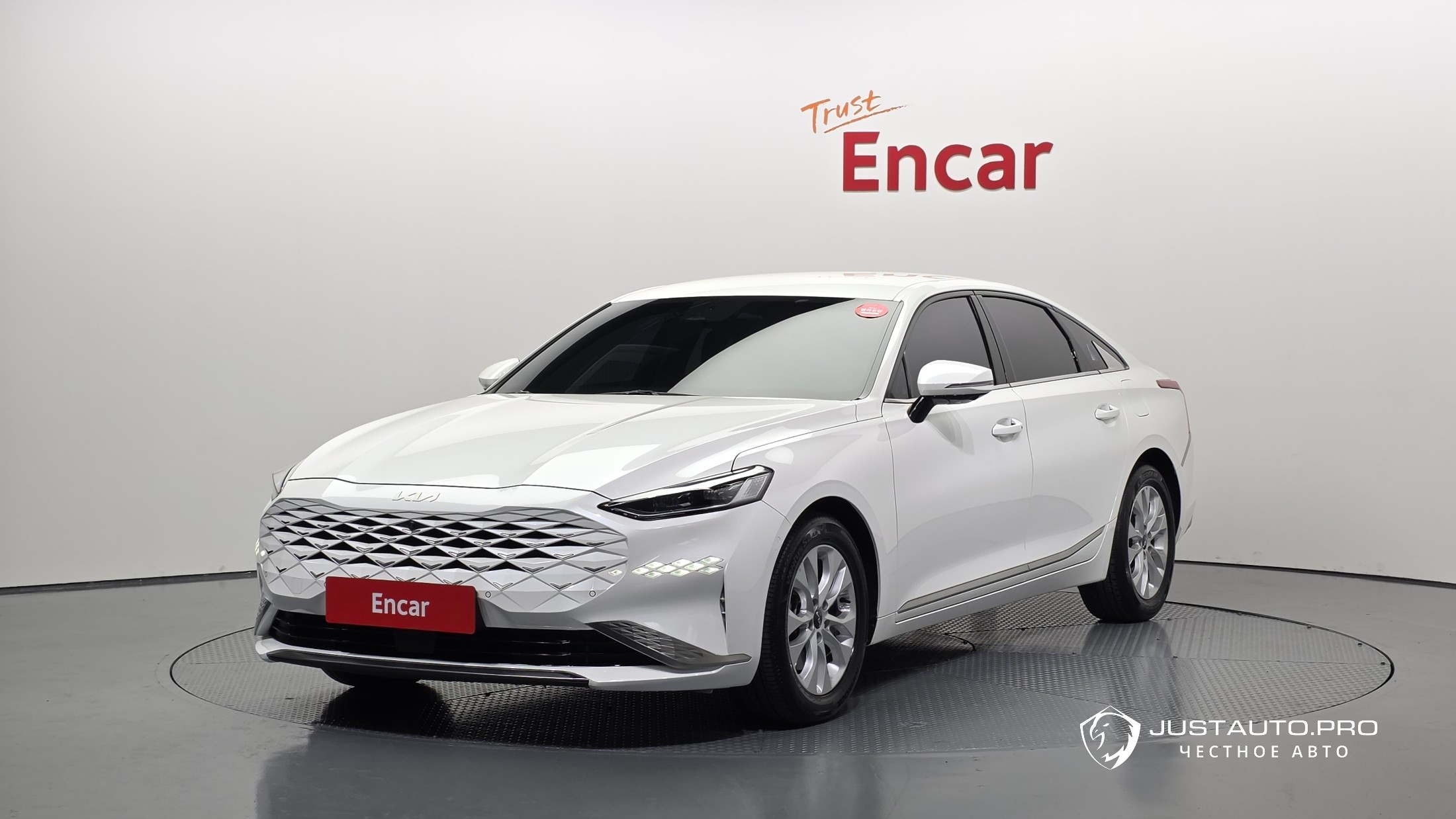 Автомобиль Kia K8