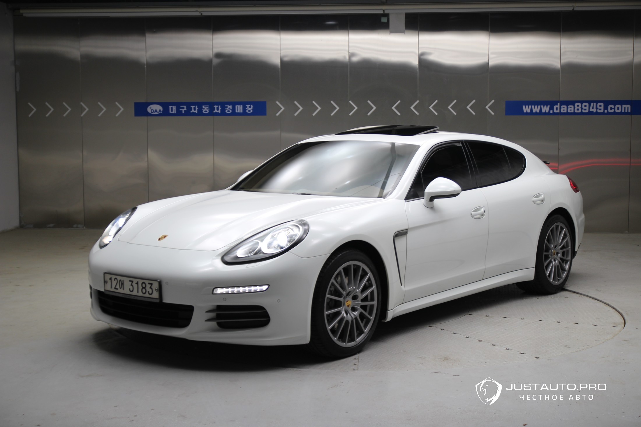 Автомобиль Porsche Panamera