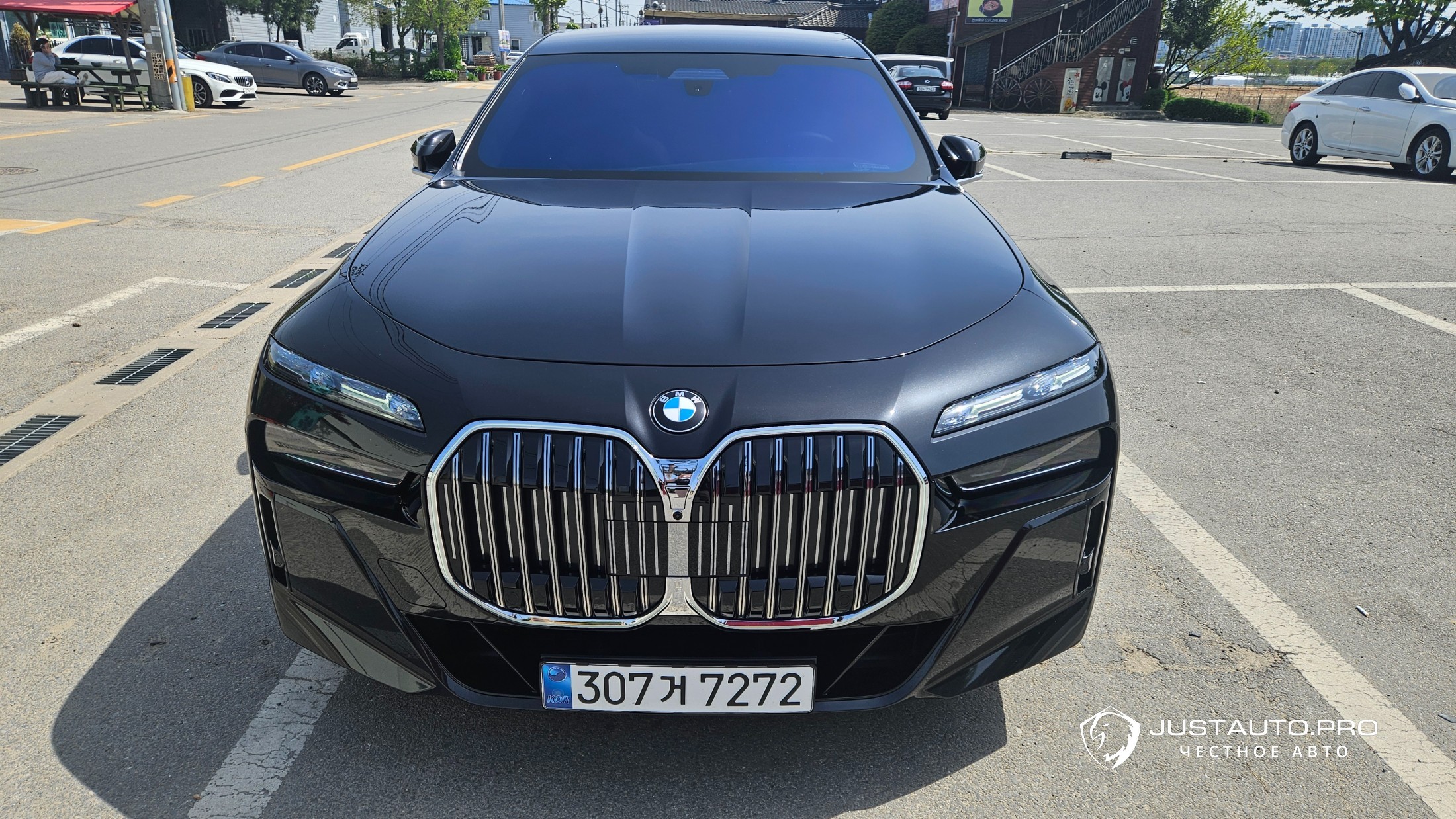 Автомобиль BMW 7-Series