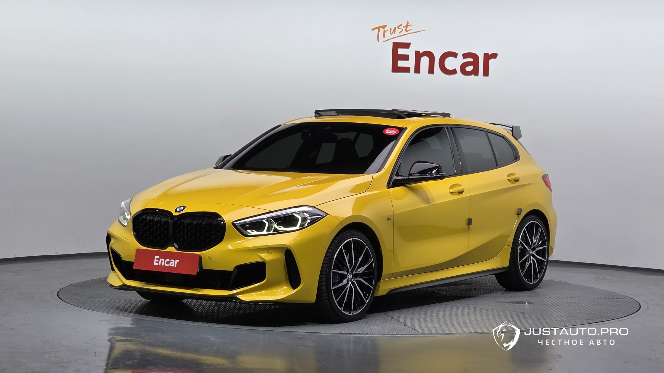 Автомобиль BMW 1-Series