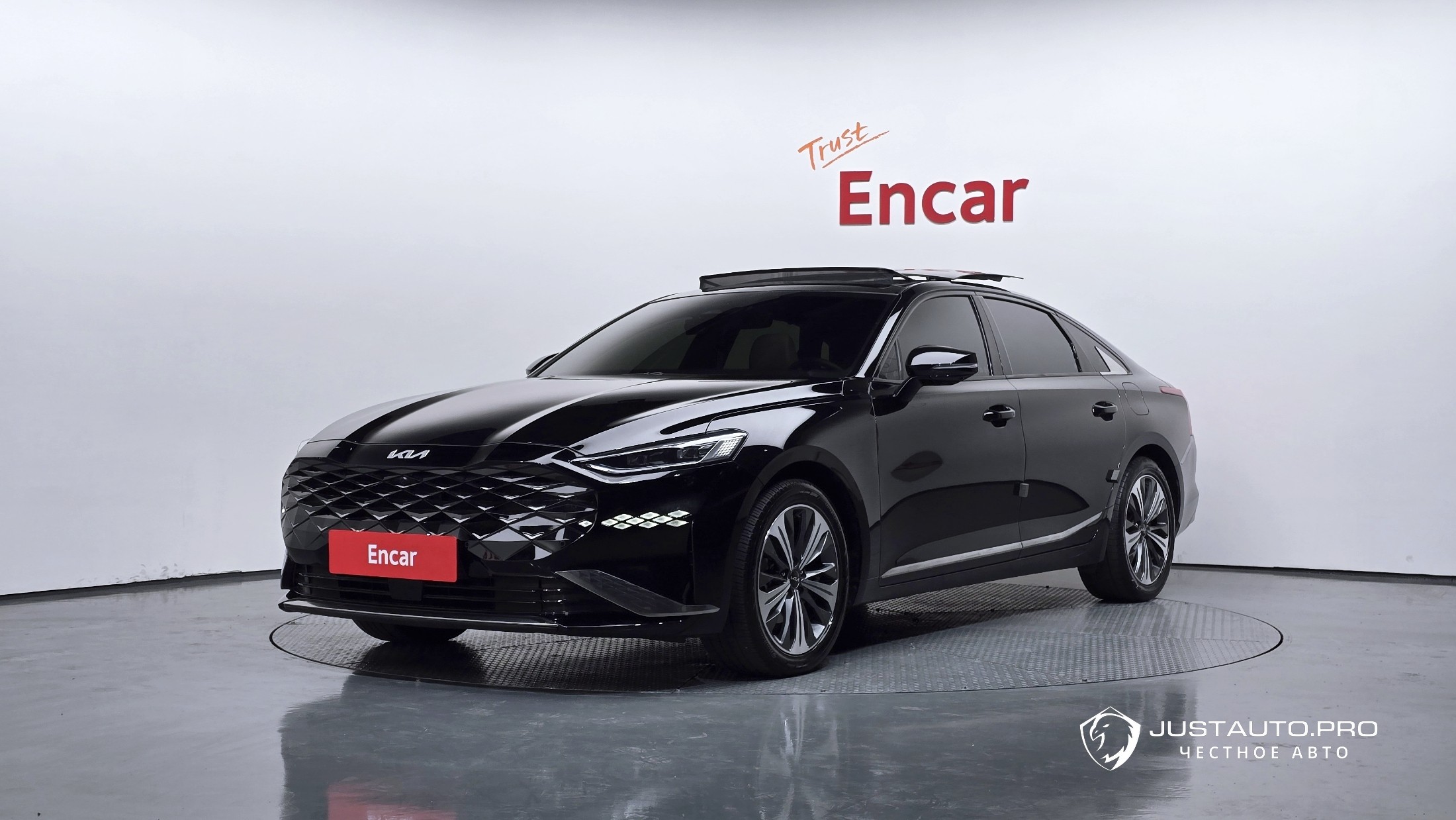Автомобиль Kia K8