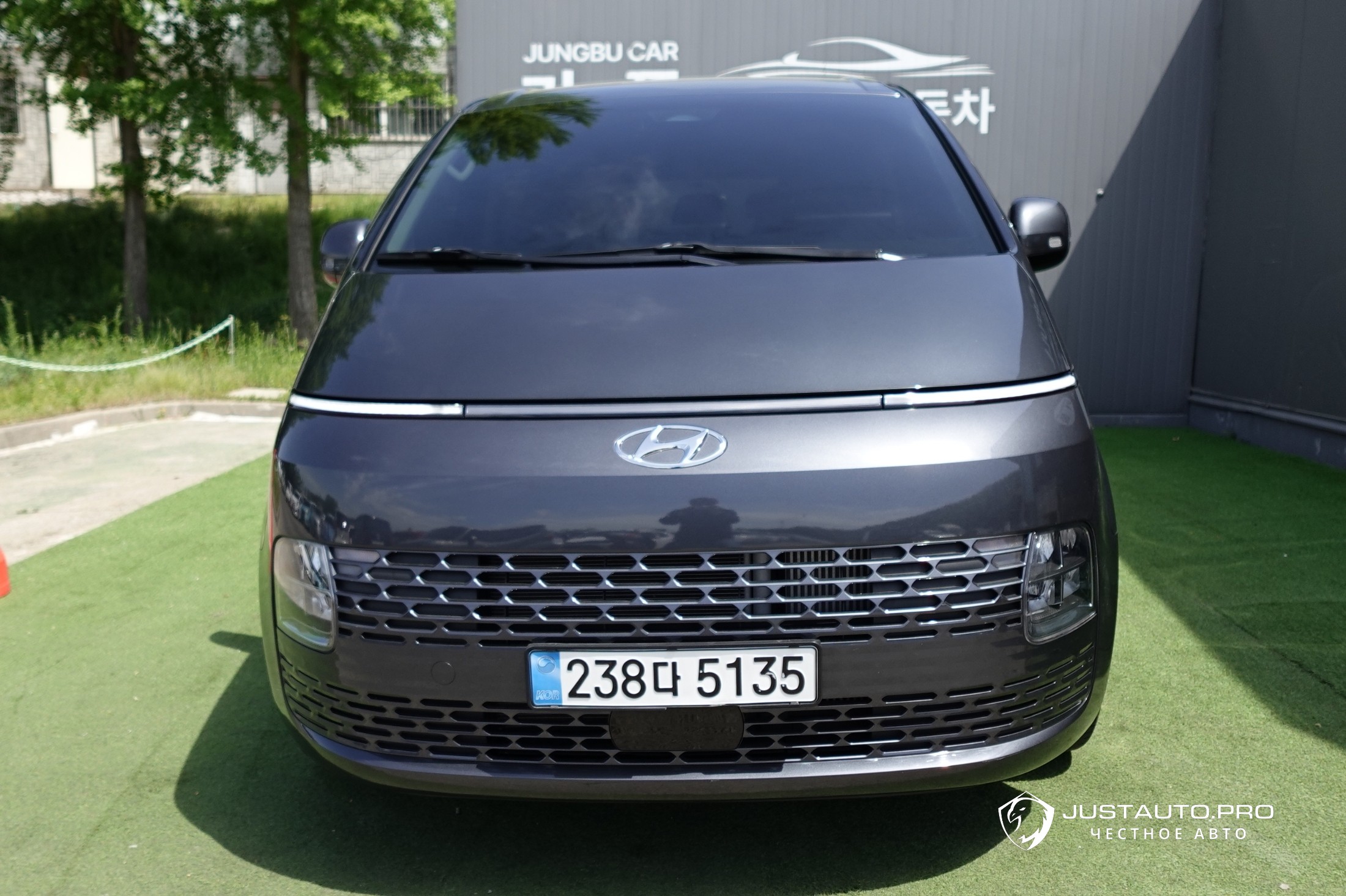 Автомобиль Hyundai Staria