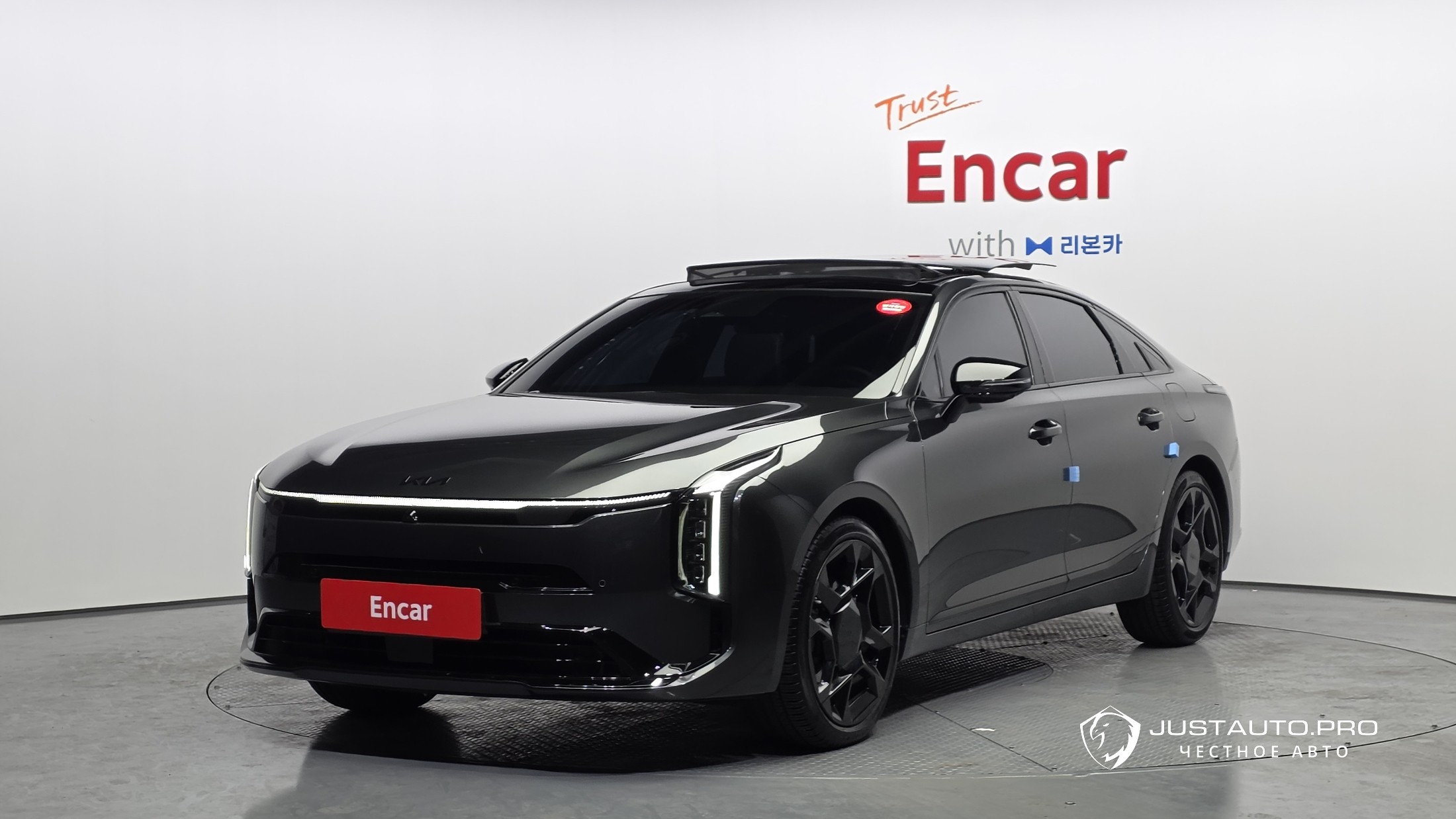 Автомобиль Kia K8