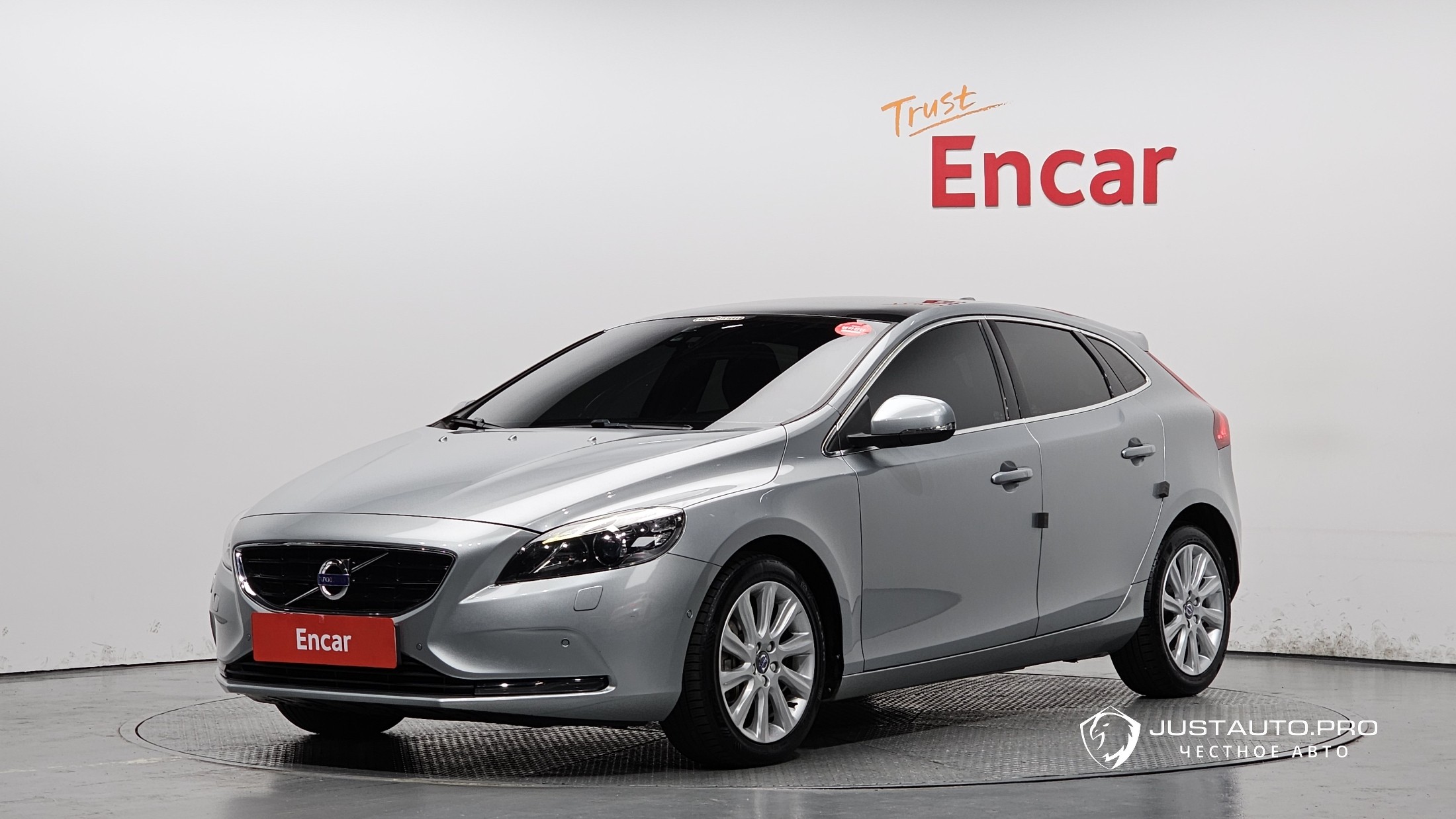 Автомобиль Volvo V40