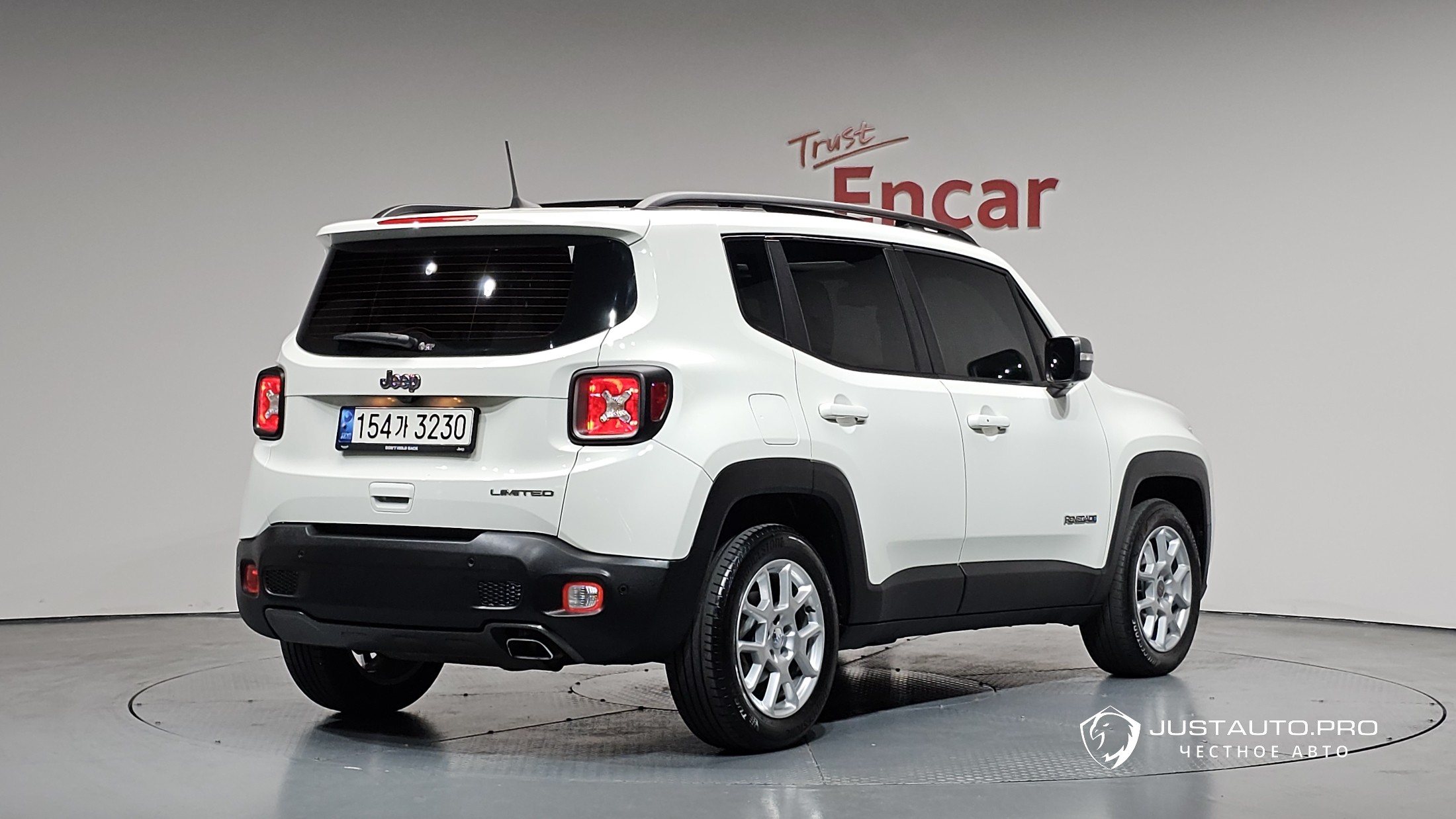 Автомобиль Jeep Renegade
