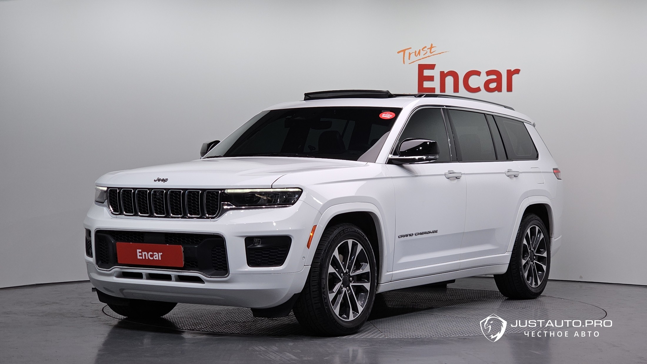 Автомобиль Jeep Cherokee