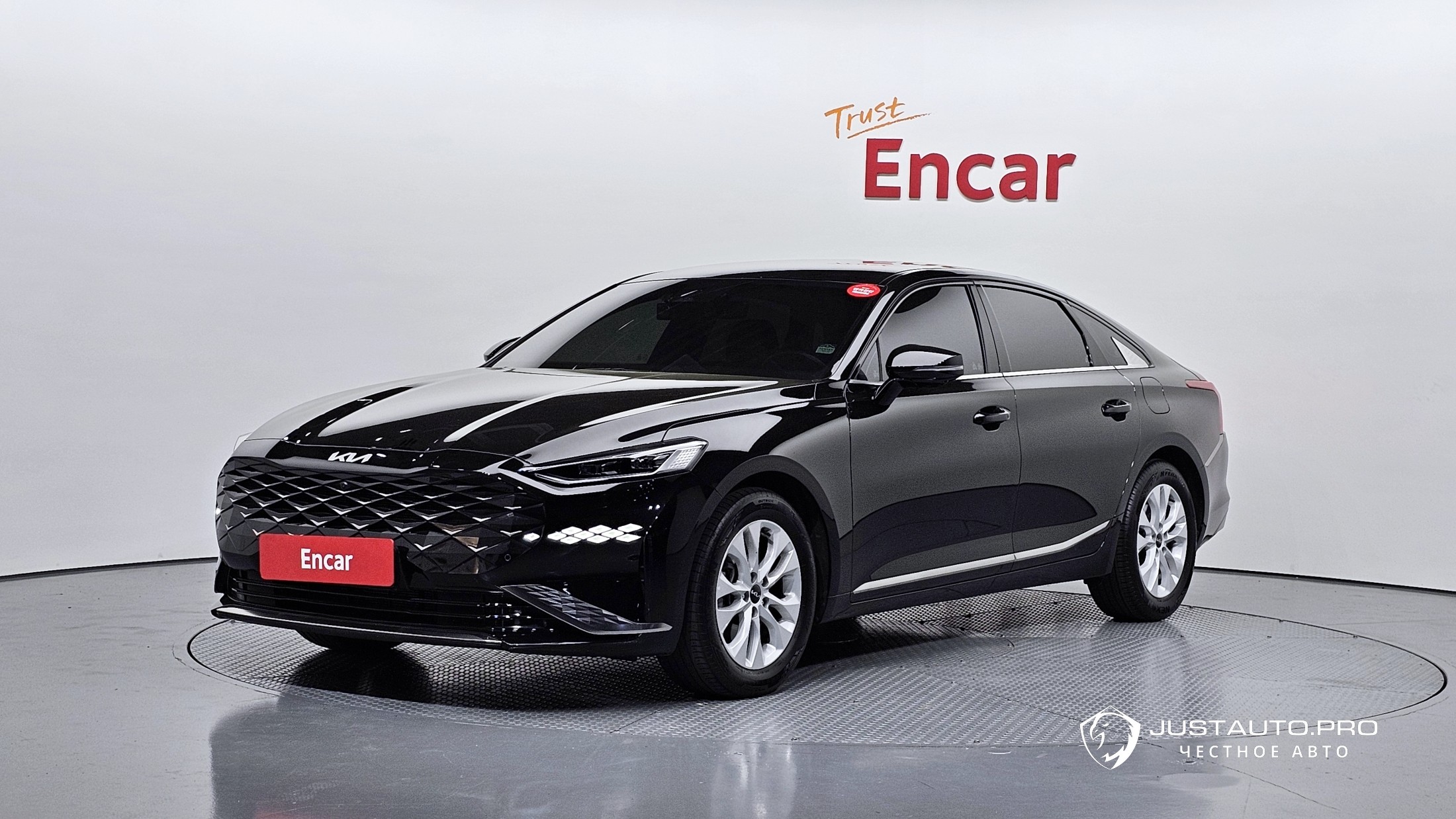 Автомобиль Kia K8