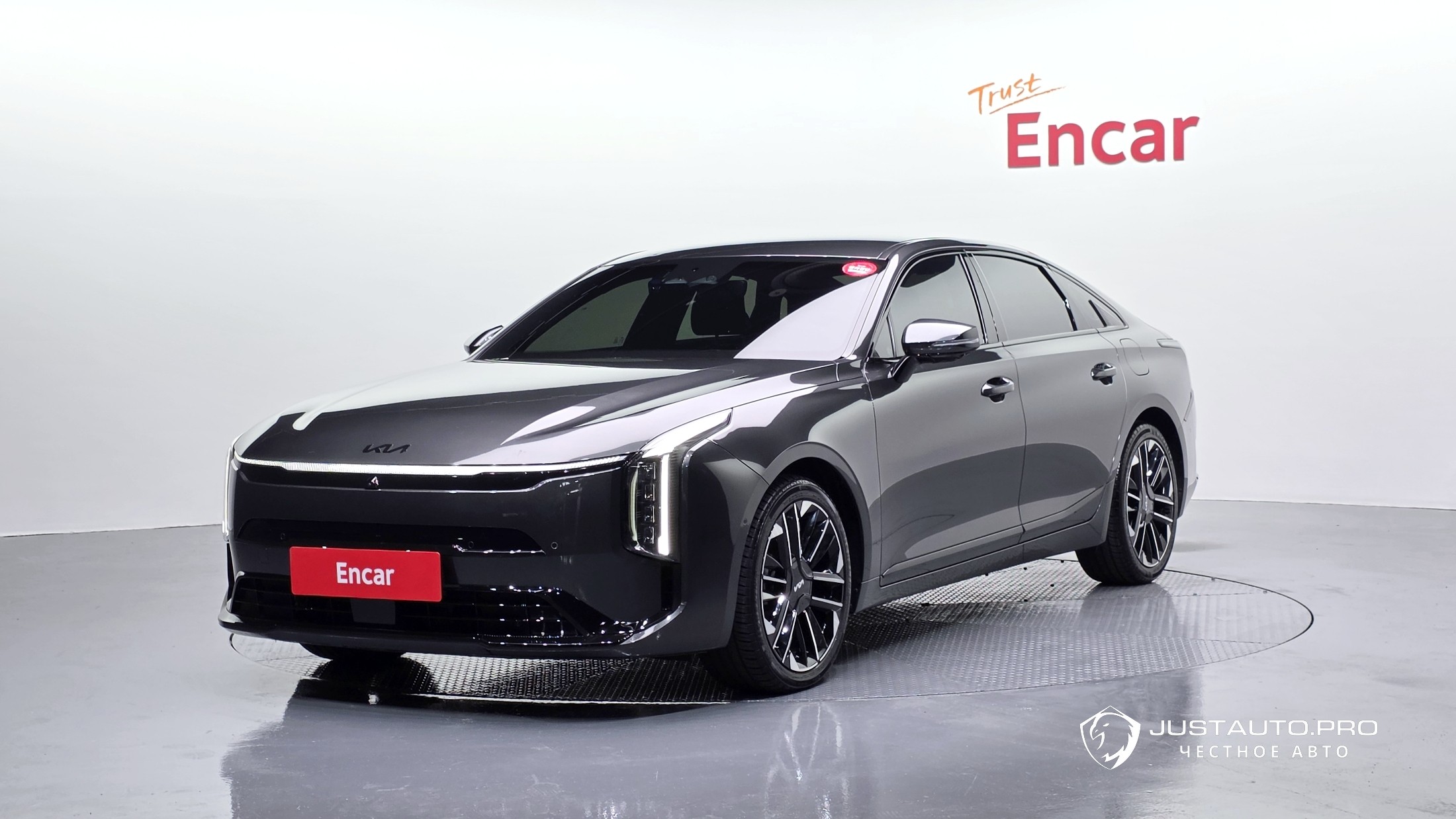 Автомобиль Kia K8