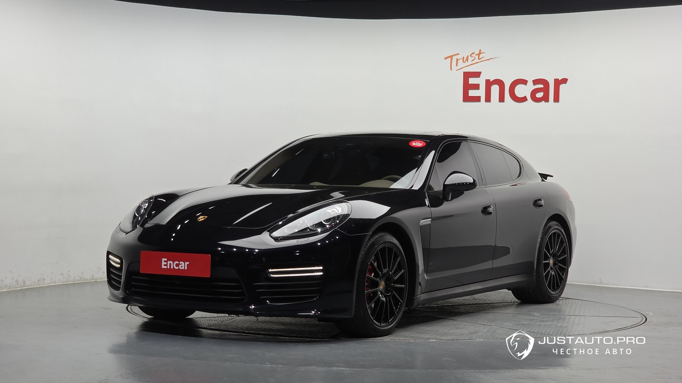 Автомобиль Porsche Panamera