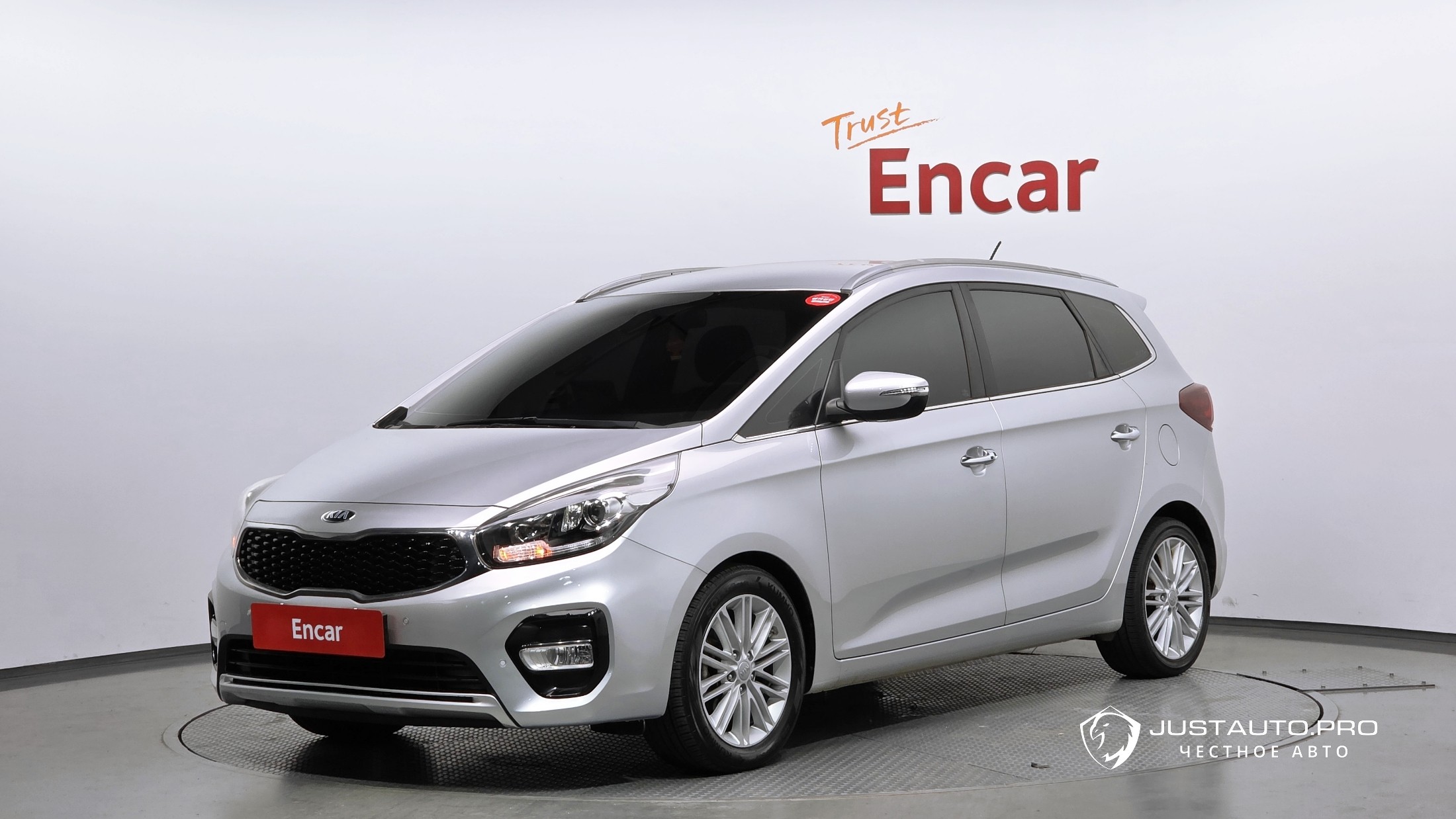 Автомобиль Kia Carens