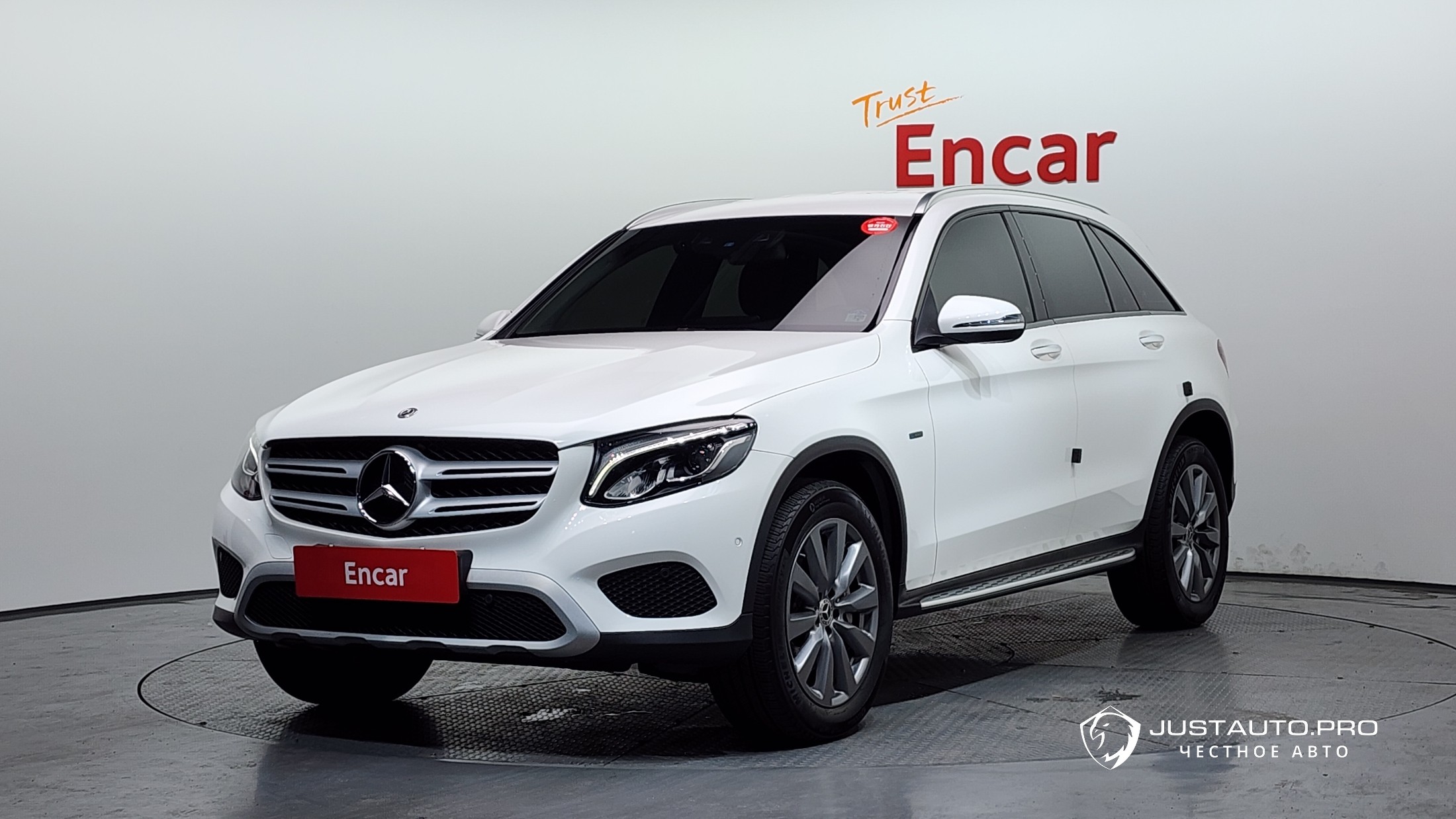 Автомобиль Mercedes-Benz GLC-Class
