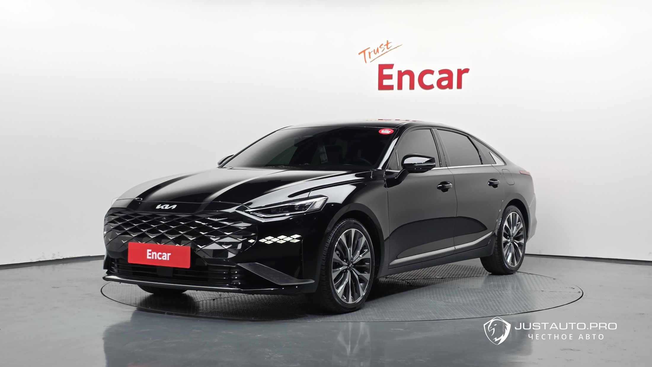 Автомобиль Kia K8